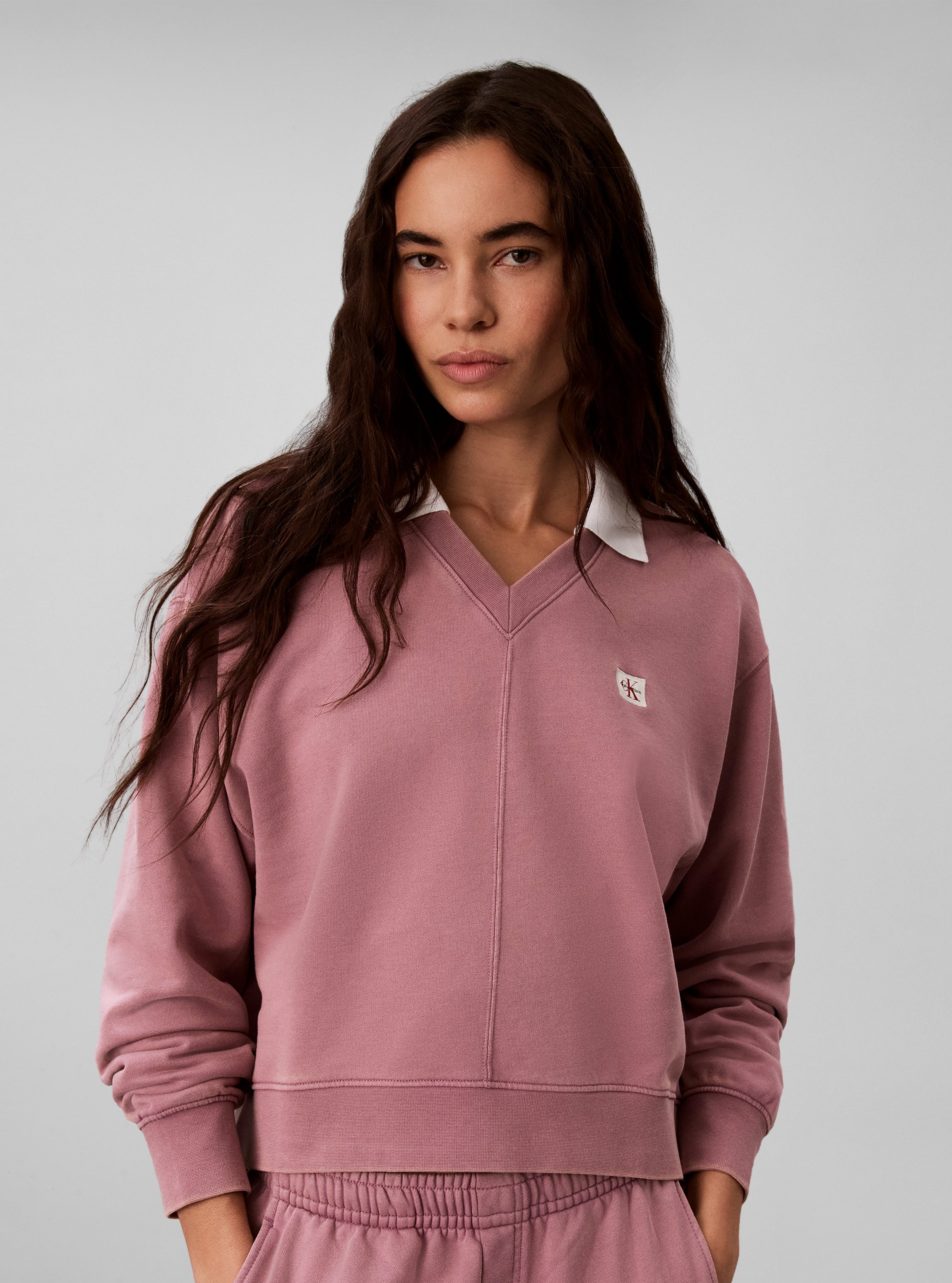 Calvin Klein Jeans Sweatshirt WOVEN LABEL TERRY V-NECK Regular fit mit V-Ausschnitt