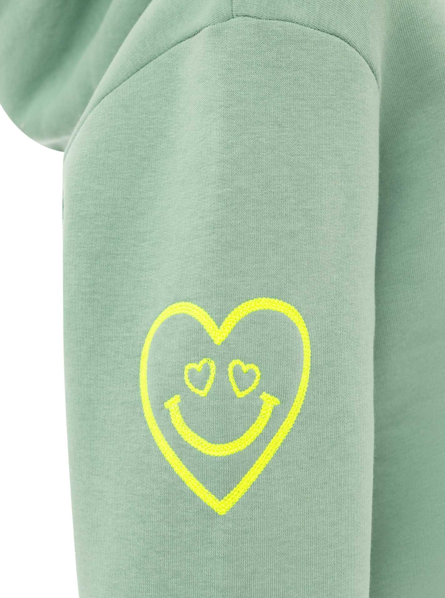 Zwillingsherz Hoodie "I'M OK" großer Print vorne, gestreifte Ärmelbündchen, Herz Stickerei am Arm – Bild 5 von 5