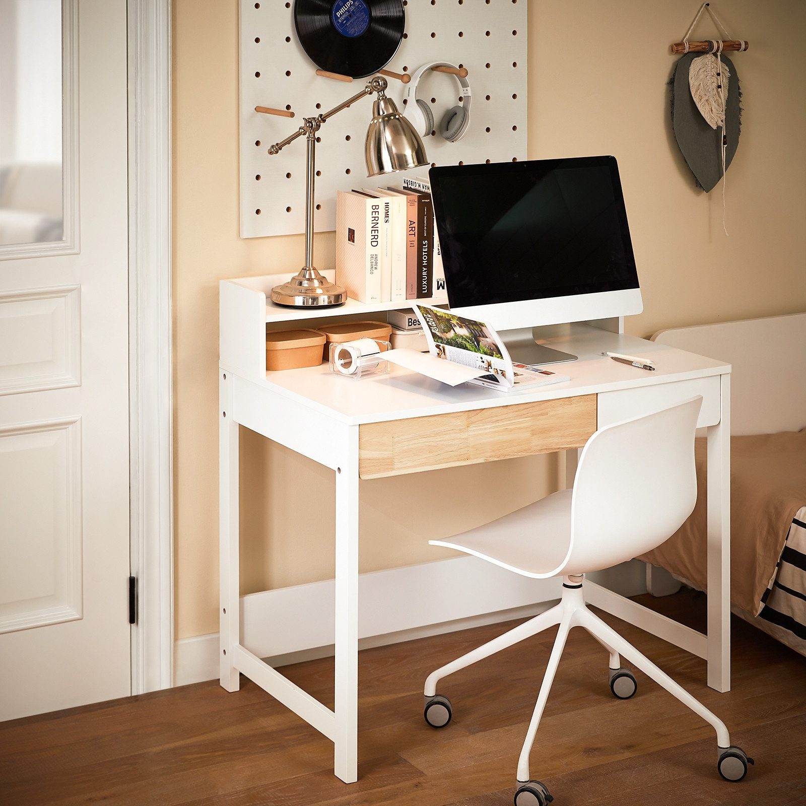 SoBuy Schreibtisch FWT106, Computertisch mit 2 Ablagen Bürotisch Arbeitstisch für Homeoffice