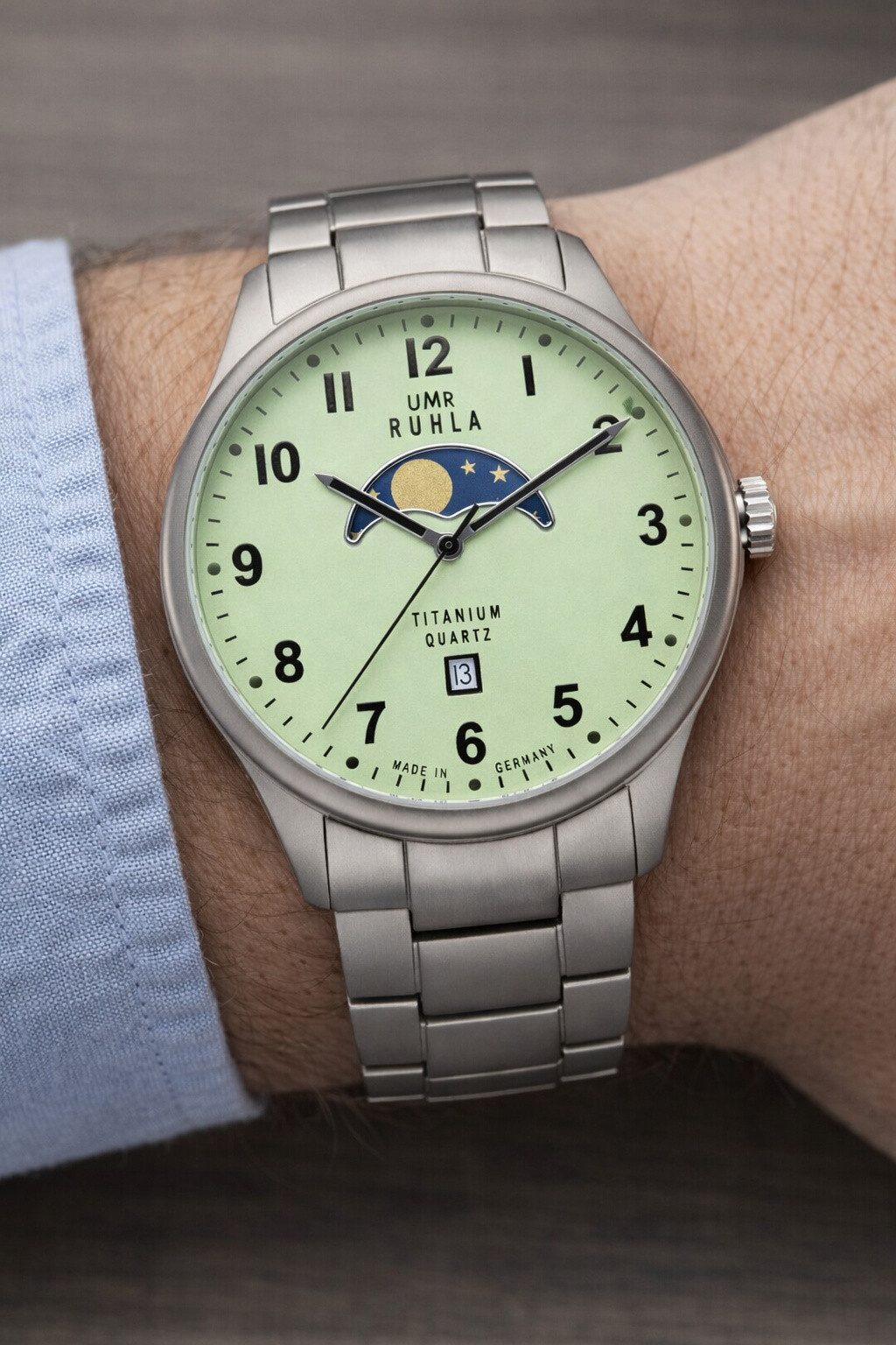 UMR Ruhla Quarzuhr Mondphase Herrenuhr 20910M 41,5 mm Grün Titanband Made in Germany