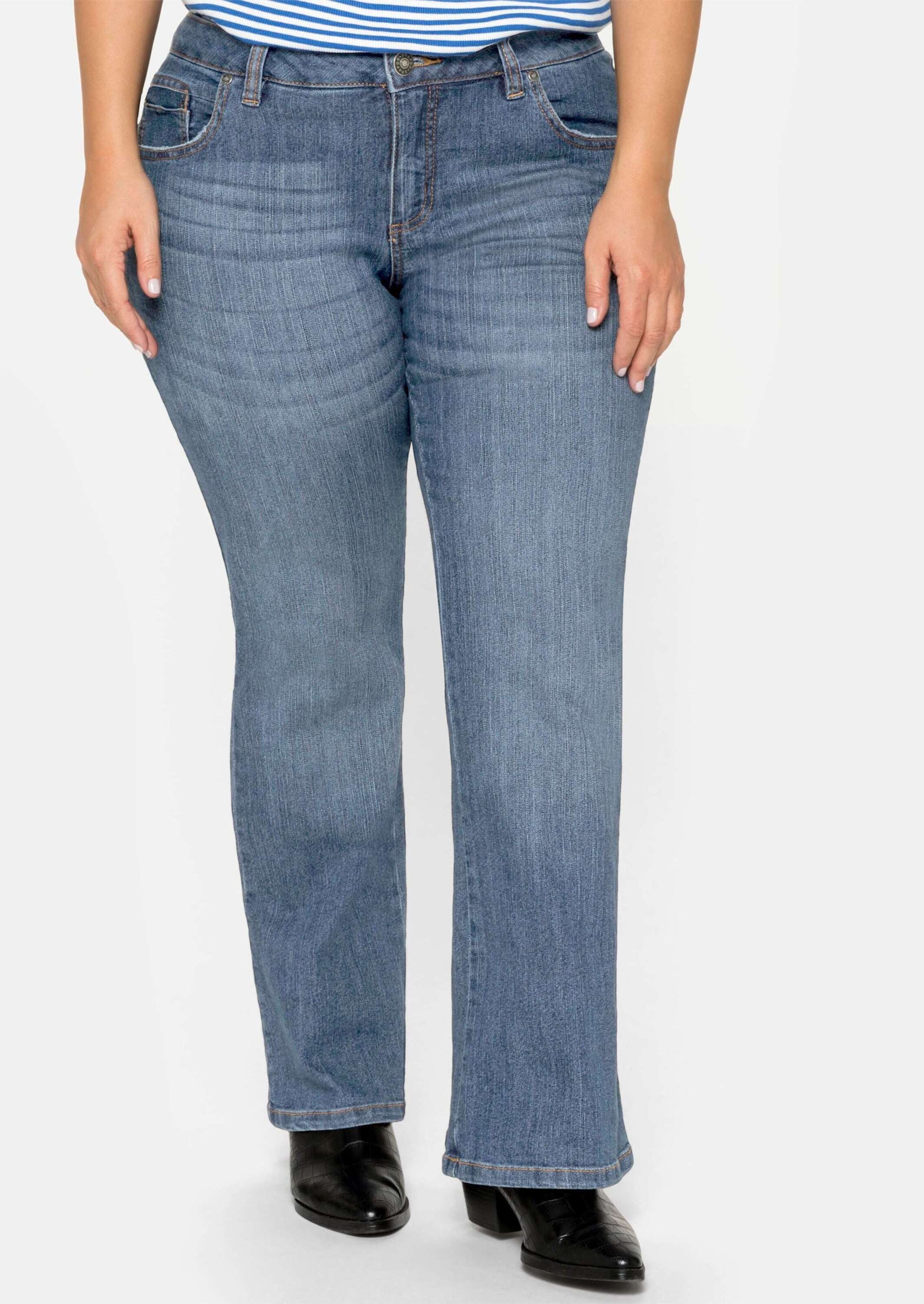 Sheego Bequeme Jeans Bootcut-Jeans in 5-Pocket-Form, mit Used-Effekten – Bild 4 von 5