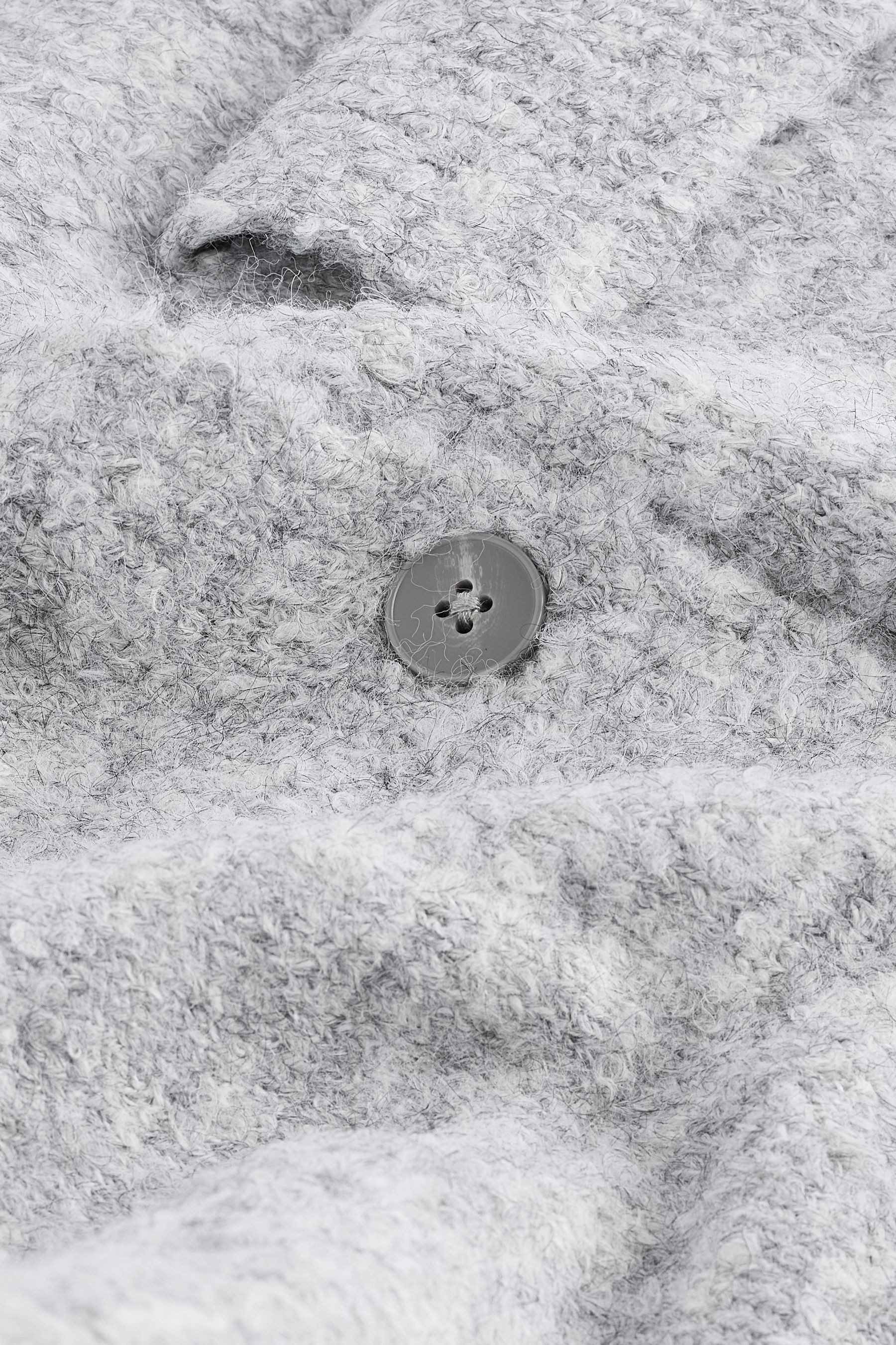 Next Strickjacke Gestrickte Jacke zum Knöpfen aus Bouclé mit Kragen (1-tlg)