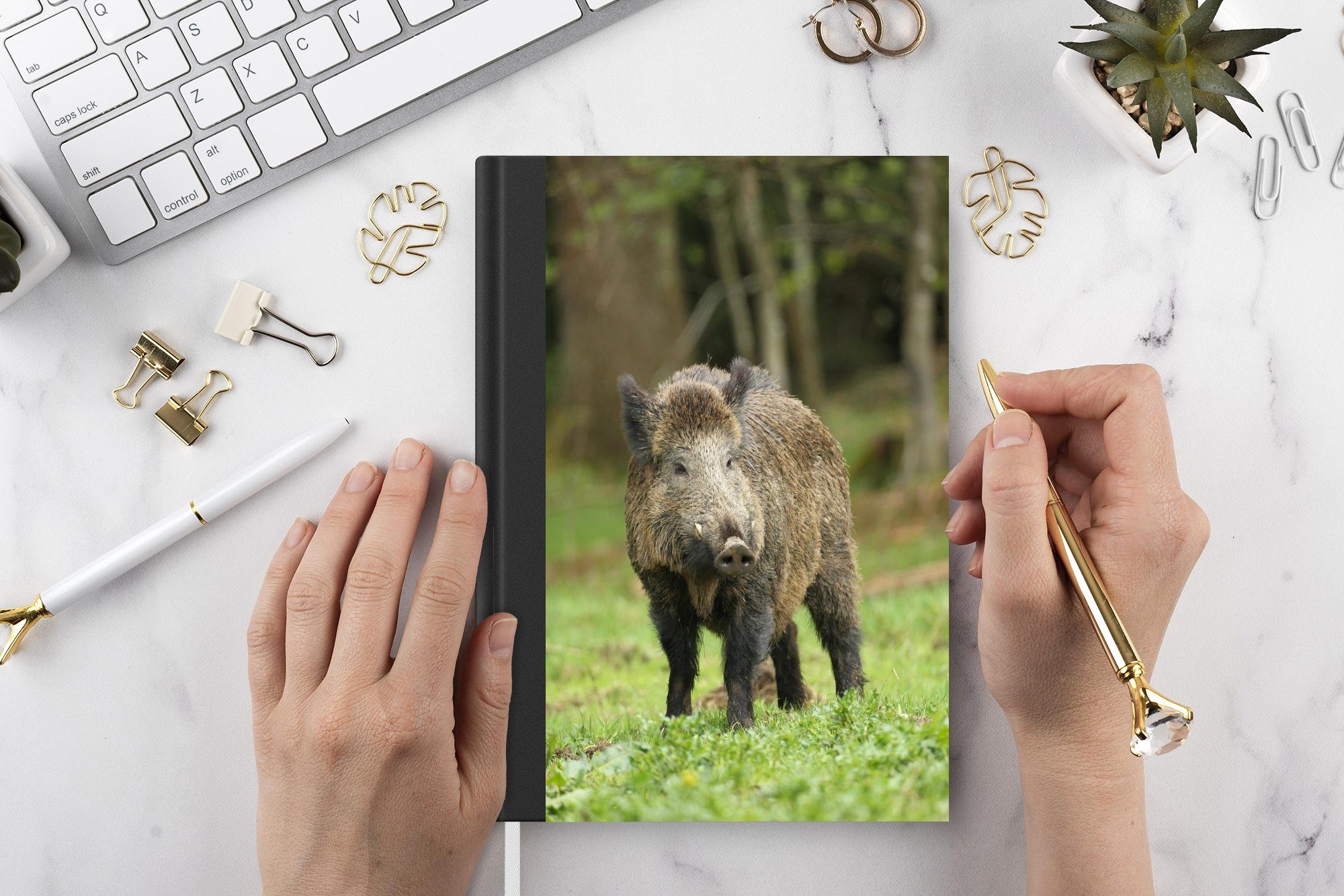 Notizheft, Merkzettel, Journal, - A5, Notizbuch Tagebuch, 98 MuchoWow Tier Wildschwein Seiten, - Gras, Haushaltsbuch