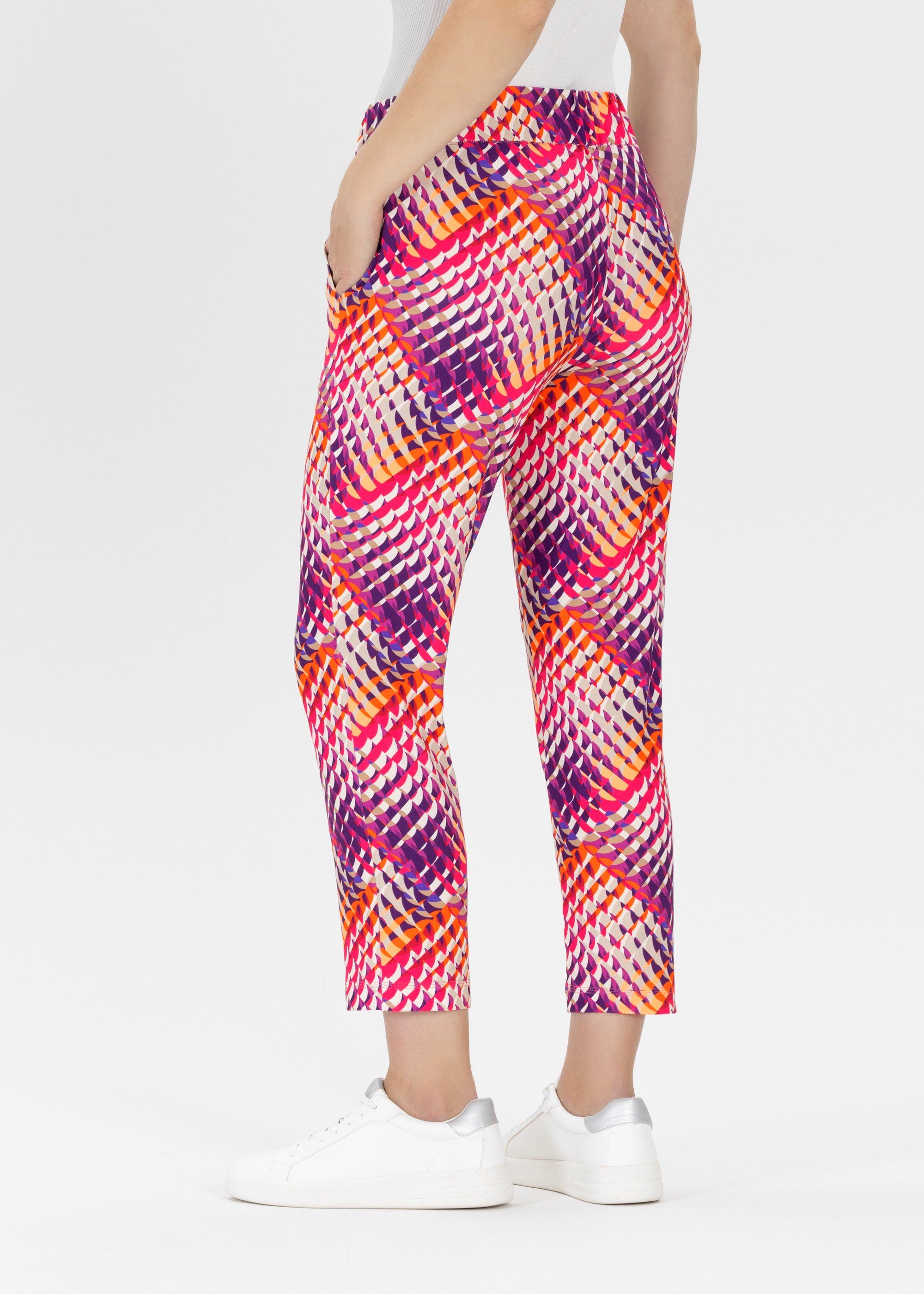 St Ann by Stehmann Jogger Pants Roxana40, 7/8 Joggpant abstrakt bedruckt mit seitlichen Taschen abstraktes farbenfrohes Muster