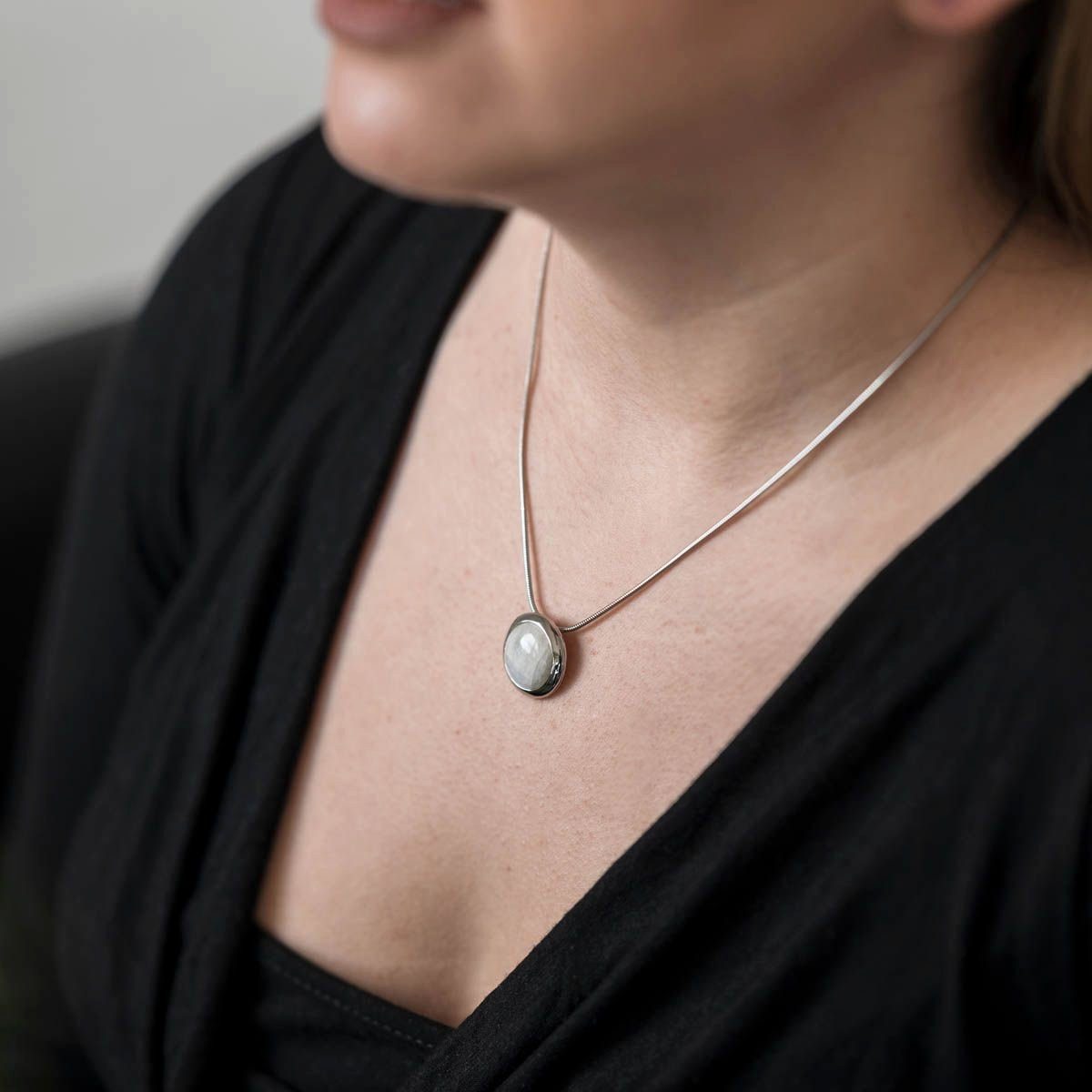 Materia Kettenanhänger Mondstein Edelstein weiß rund günstig online kaufen