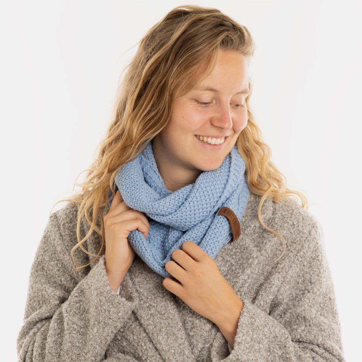 Knit Factory Strickschal Coco Loop Schal Crystal Blue One Size, (Set, 1-St. Spar-Set), Schal Damen Herren set loop tücher schals winter Strick Mode herbst