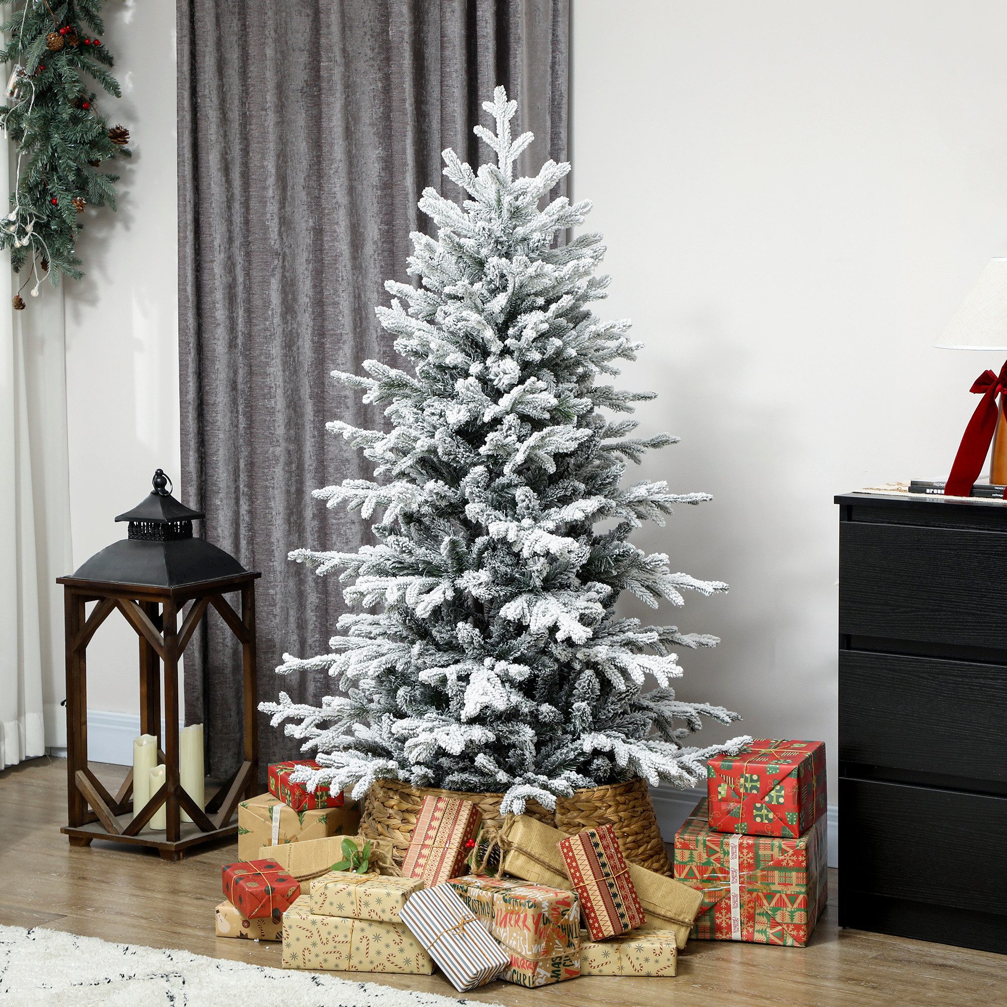 HOMCOM Künstlicher Weihnachtsbaum Christbaum mit Schnee, 1815 Zweigen, mit klappbarem Metallständer, Kiefernbaum, Realistisches Aussehen, Grün+Weiß