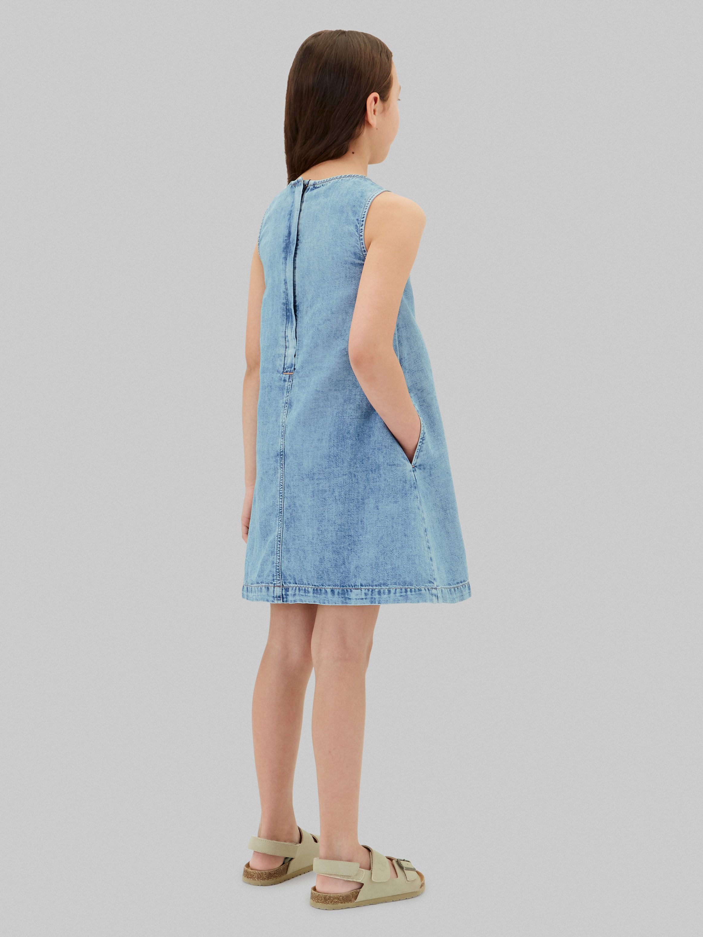 Calvin Klein Jeans Jeanskleid DENIM SLEEVELESS DRESS Regular fit für Kinder mit Rundhalsausschnitt – Bild 5 von 5
