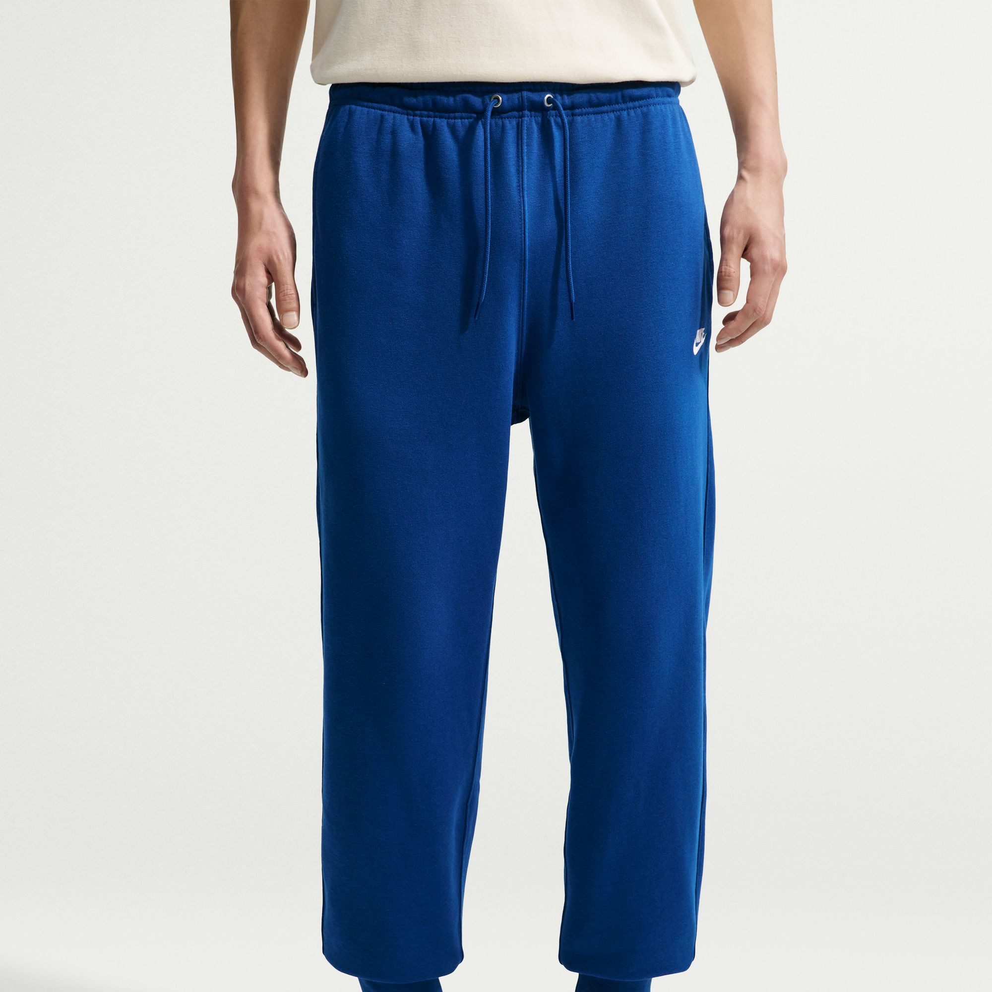 Nike Sportswear Sporthose M NK CLUB FT JOGGER mit Eingrifftaschen und Gesäßtasche mit Druckknopf