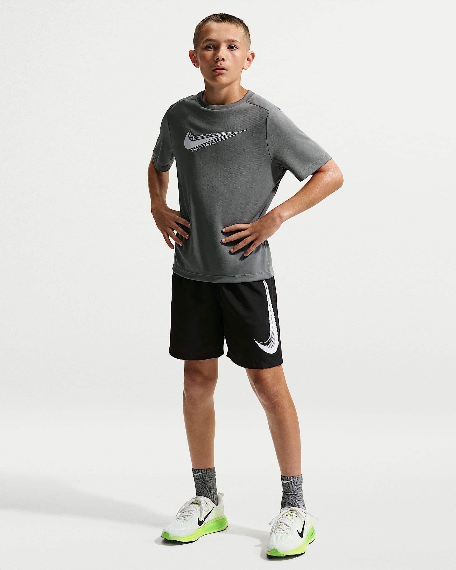 Nike Trainingsshorts Nike Multi Refresh Big Kids' (Boys) Shorts Für Kinder und Jugendliche
