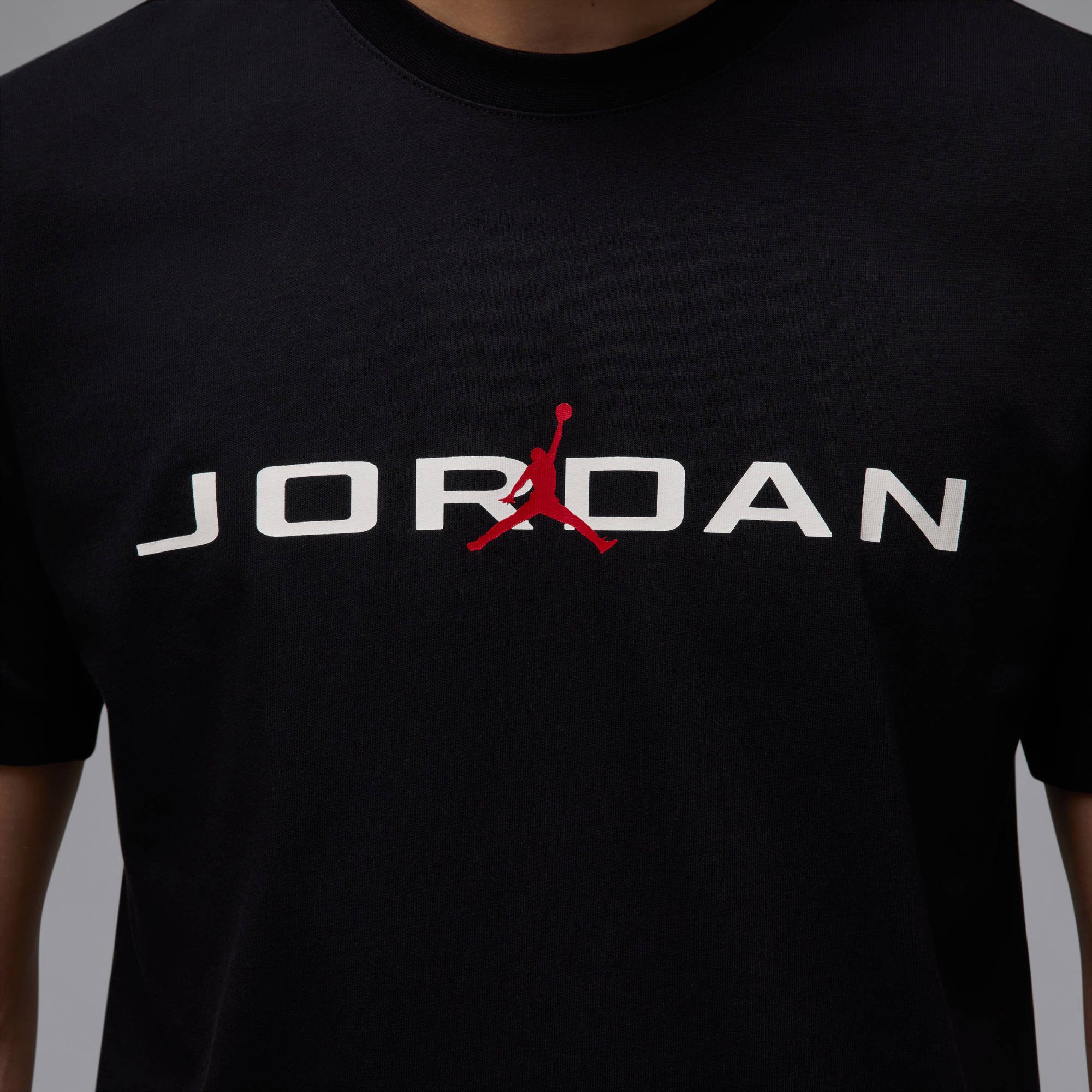 Jordan T-Shirt M J JD AIR SS CREW aus mittelschwerer Baumwolle, mit Jordan Grafiken auf der Vorderseite