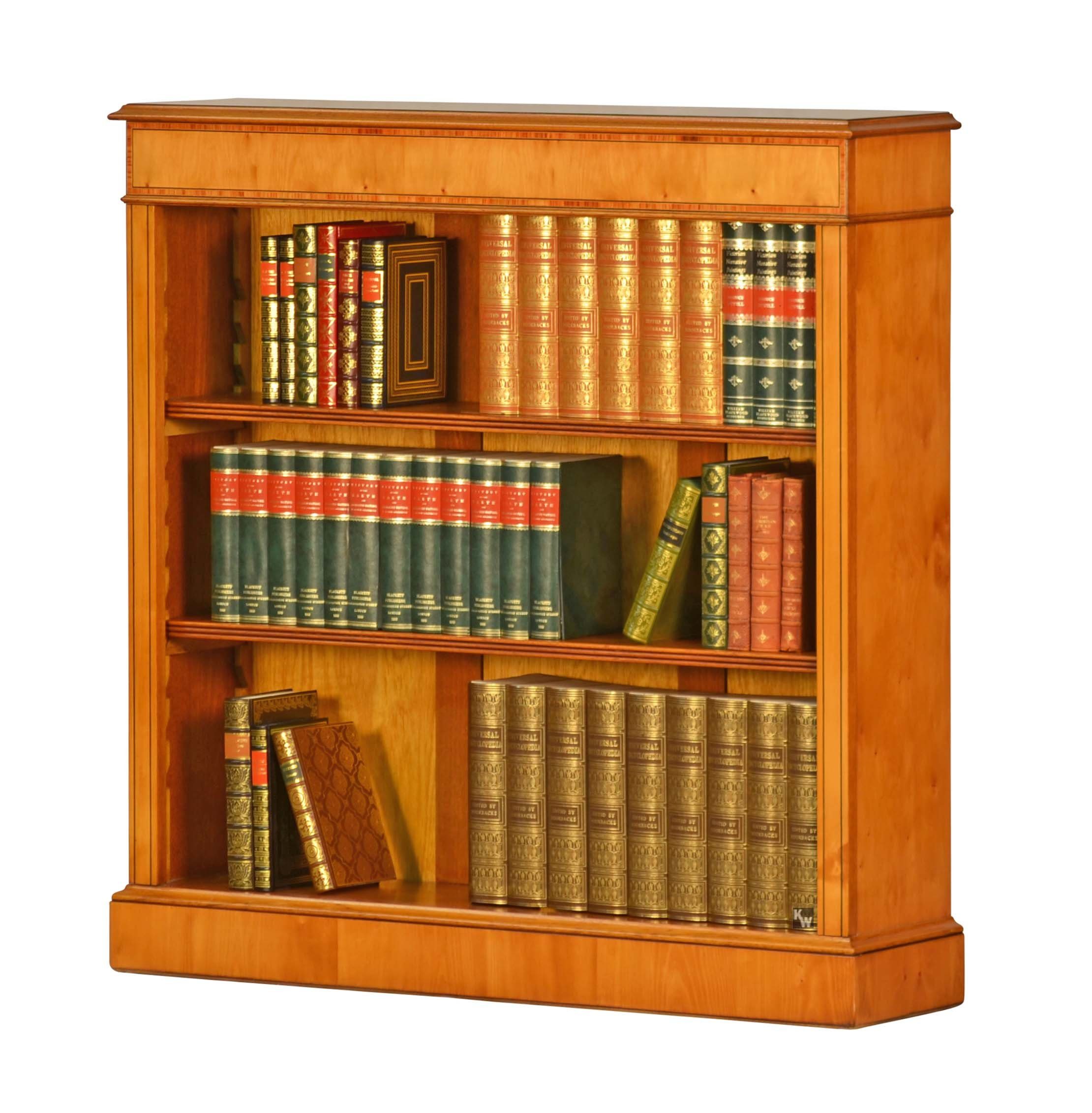 Kai Wiechmann Bücherregal Catherine I Eibe, Regal halbhoch, Standregal, Holzregal, verschiedene Tiefen, stilvoll, hochwertig, made in England. € 1.139,99