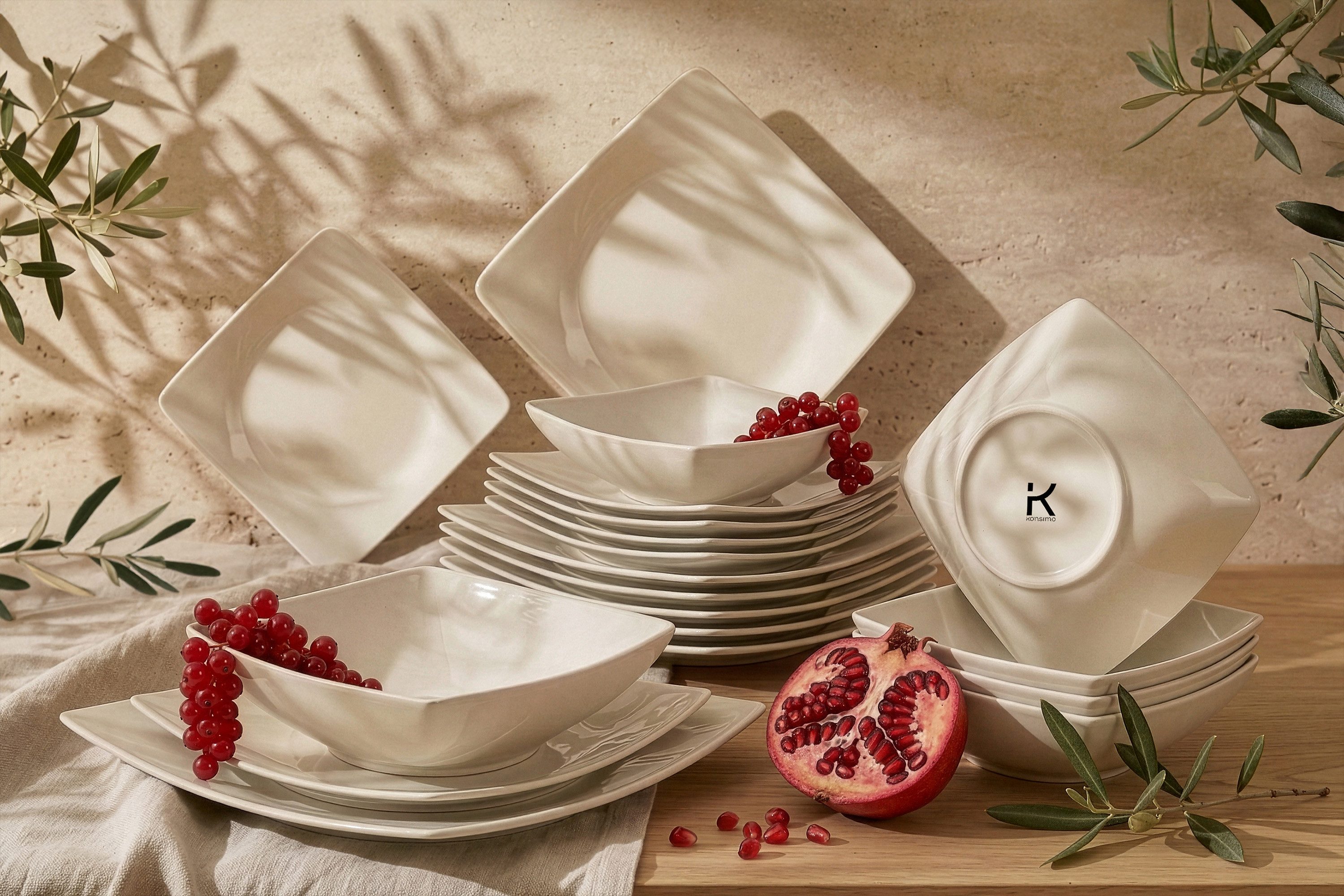 KONSIMO® Tafelservice EPIRI Geschirrset, Modern, hergestellt in der EU (18-tlg), Keramik, beige, quadratisch, Spulmachinen- und Mikrowellengeeignet