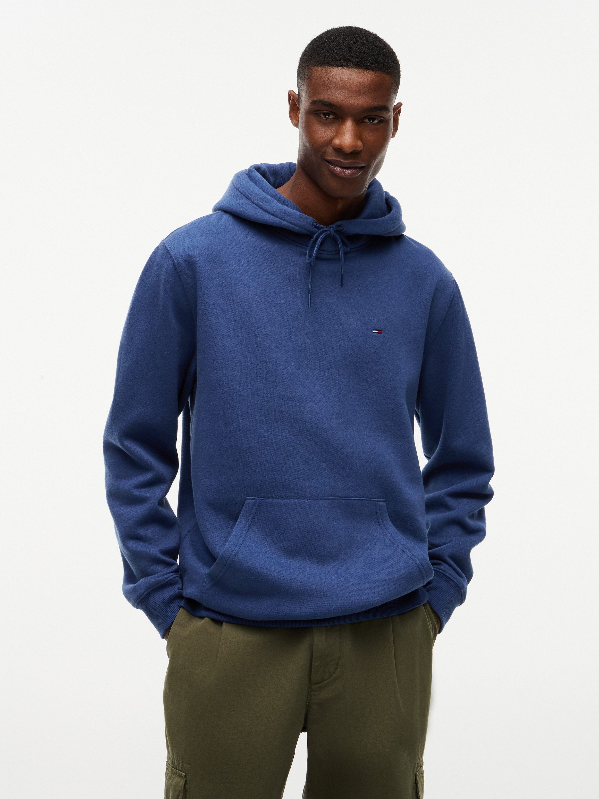 Tommy Jeans Hoodie TJM REGULAR FLAG mit bestickten Markenlogo auf Brusthöhe