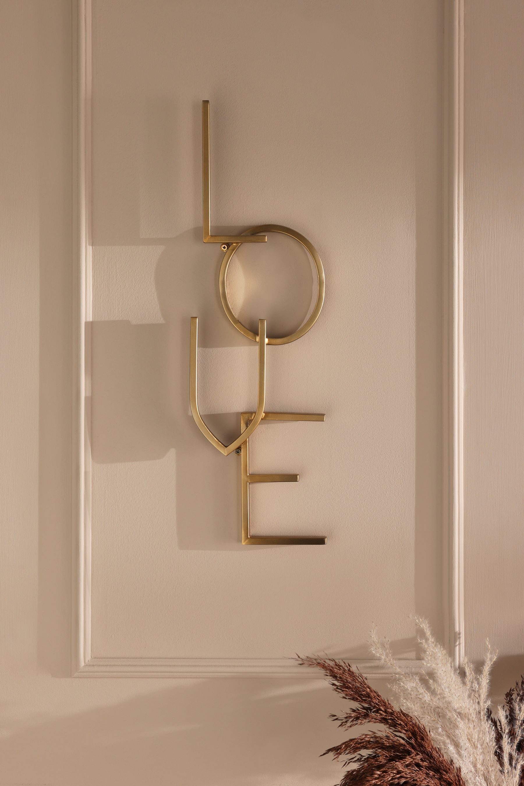 Next Wanddekoobjekt Metallene Wandplakette „LOVE“