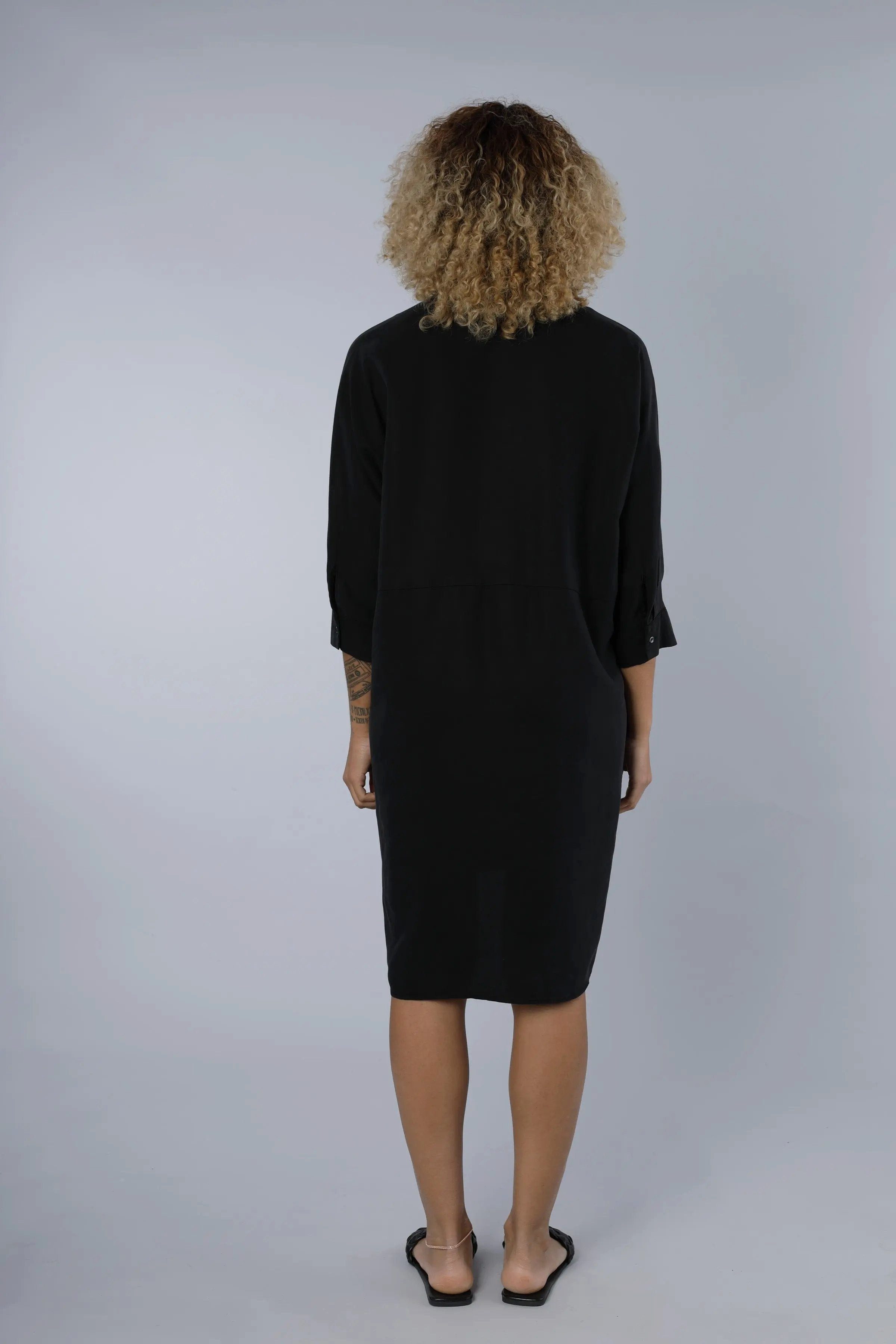 NADINE H Sommerkleid Nadine H modernes Leinen-Kleid mit Kragen in BLACK günstig online kaufen