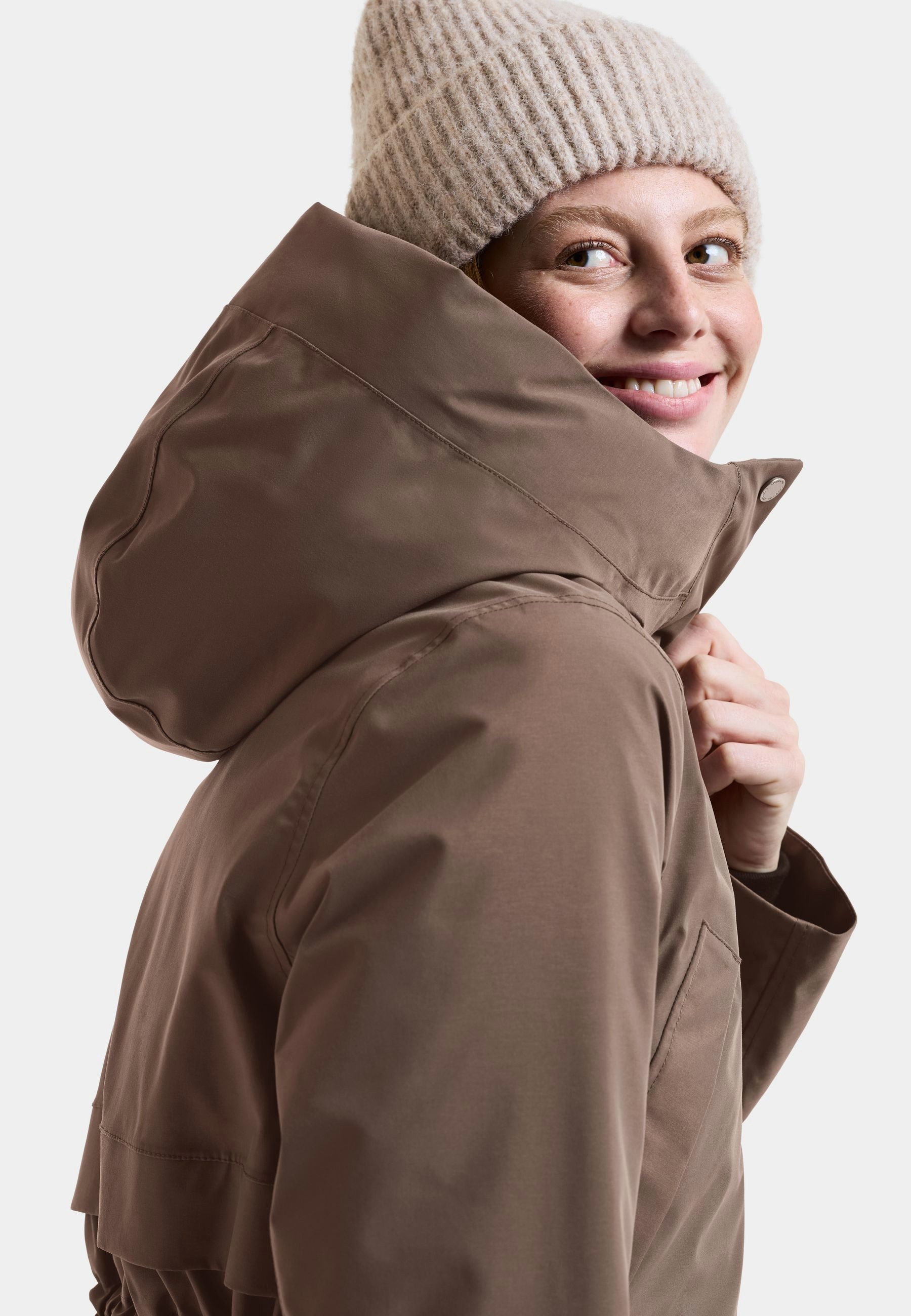 Didriksons Winterjacke Damen Wintermantel Wasserdicht MELODY mit Kapuze mit Taschen – Bild 5 von 5