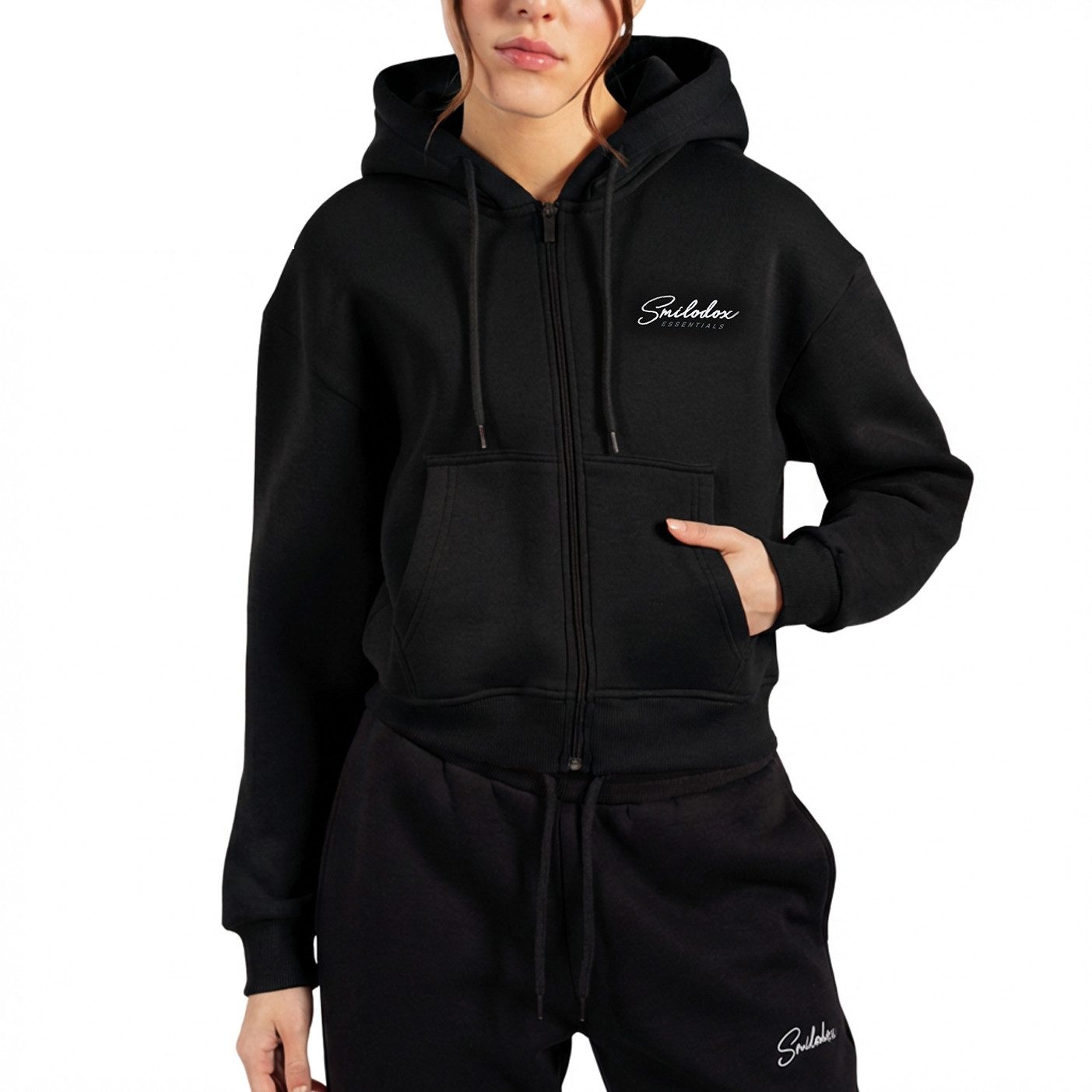 Smilodox Kapuzenstrickjacke Enara, Strickjacke mit Frontzipper und Kängurutasche, Sweatjacke gesticktes Logo weicher Stoff bequeme Kapuzenjacke Freizeit Sport