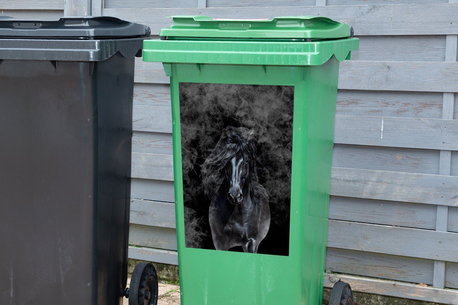 MuchoWow Wandsticker Pferd Mülltonne, Container, Abfalbehälter - St), (1 - Sticker, Schwarz Smoke Mülleimer-aufkleber