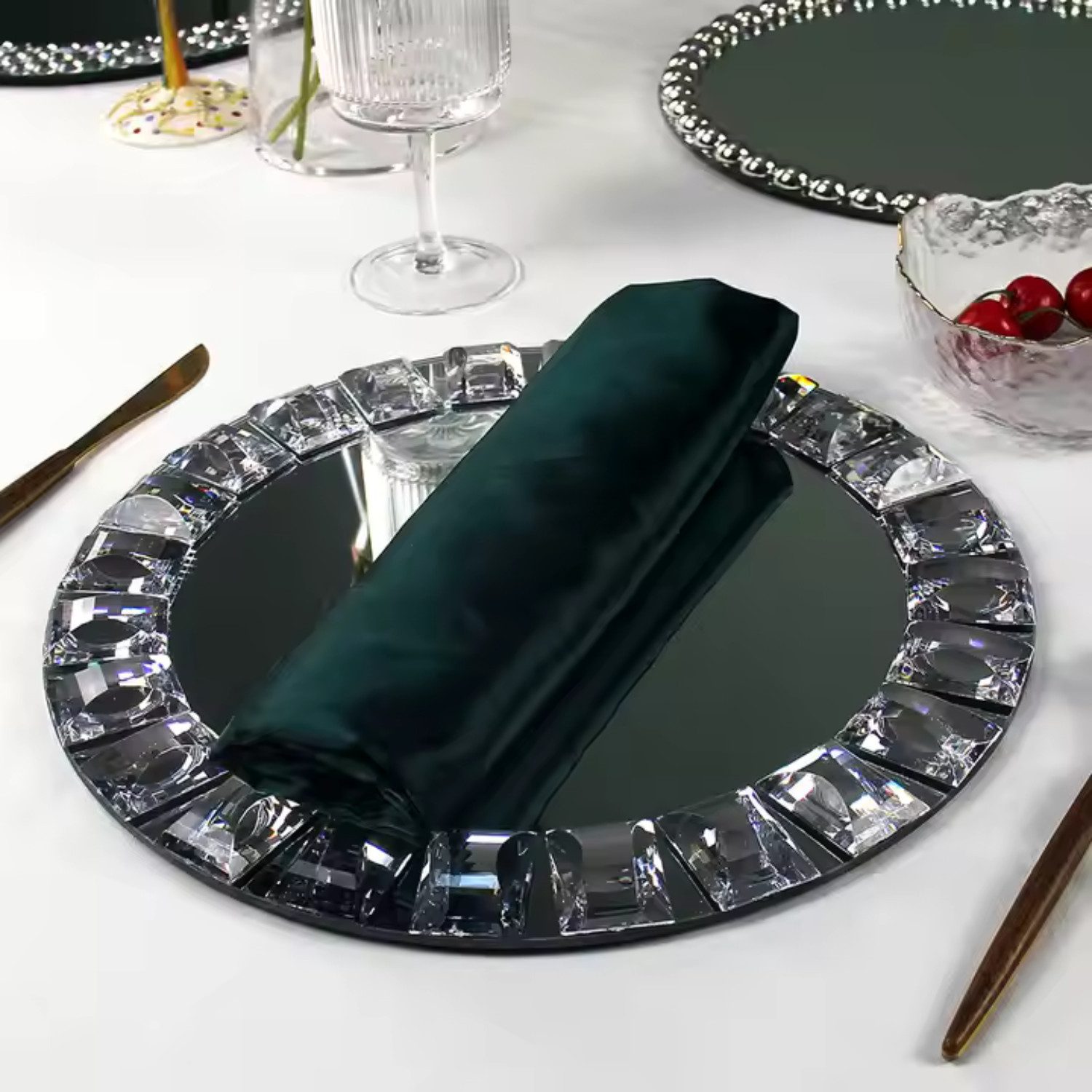 Quality Elegance Speiseteller 4er Set Spiegel-Charger Plates Edle Platzteller mit Spiegeloptik, (4 St), Platzteller Set 32 cm