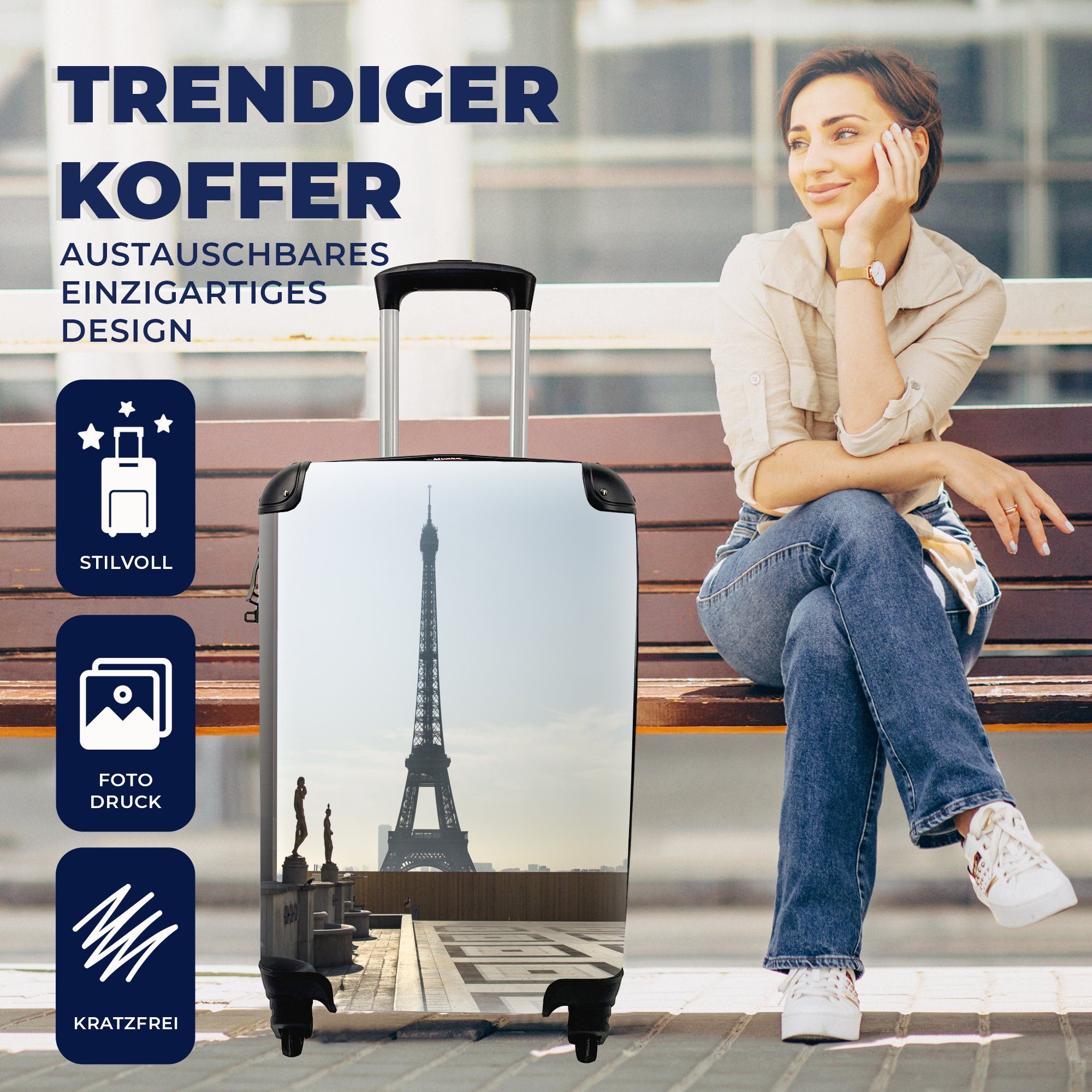 Trocadero-Platz dem für rollen, Eiffelturm Reisekoffer Handgepäckkoffer Reisetasche mit Ferien, 4 mit MuchoWow Handgepäck im Hintergrund, Rollen, Trolley,