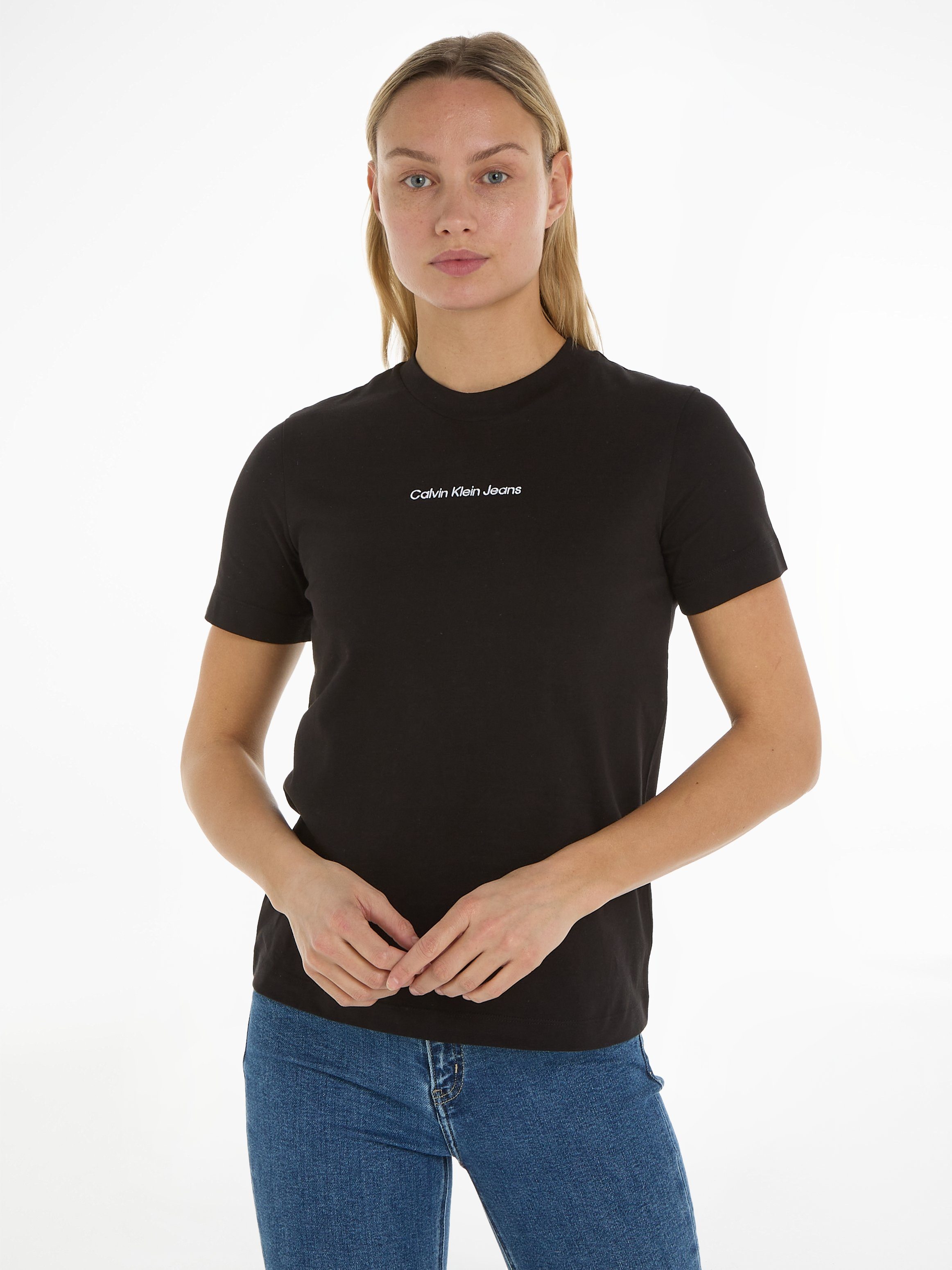 mit T-Shirt STRAIGHT Calvin Black TEE INSTITUTIONAL Markenlabel Klein Ck Jeans