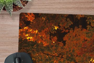 MuchoWow Gaming Mauspad Ein Ahornbaum im Herbst (1-St), Büro für Tastatur und Maus, Mousepad Gaming, 90x60 cm, XXL, Großes