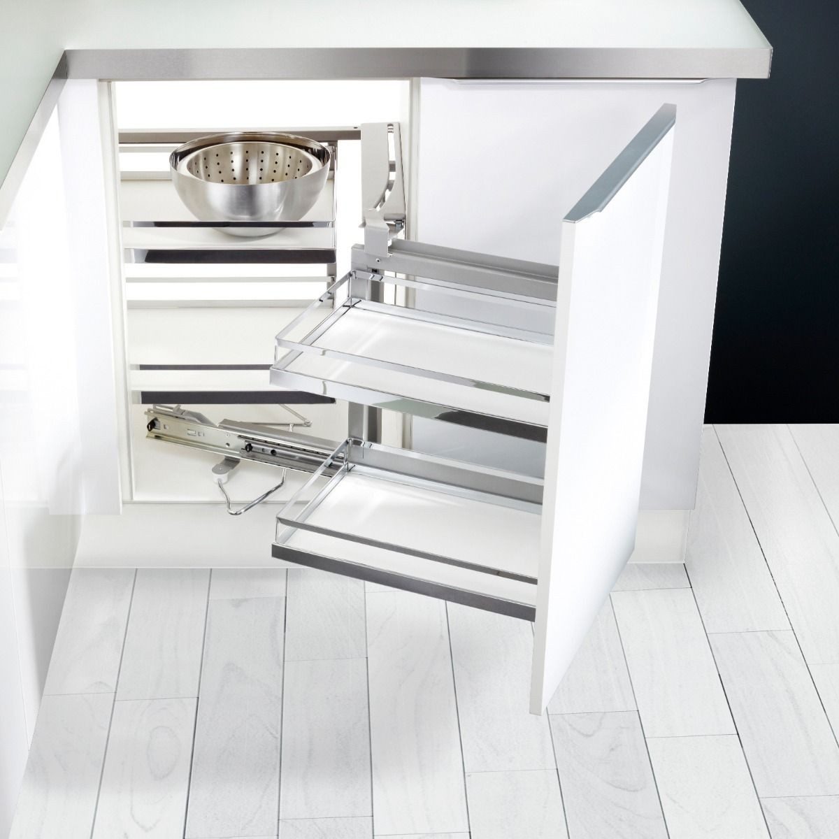 Kesseböhmer Auszugsboden MagicCorner Eckschrankbeschlag rechts + Korbset