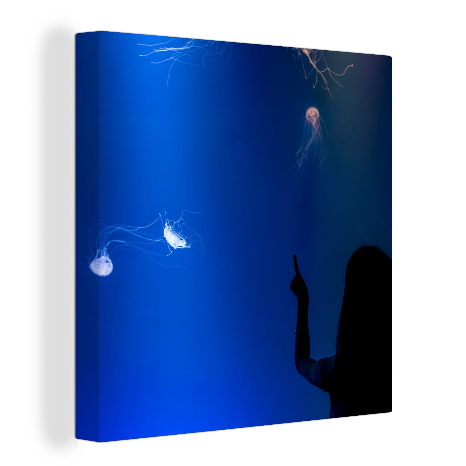 OneMillionCanvasses® Leinwandbild Ein Mädchen betrachtet eine blaue Qualle, (1 St), Leinwand Bilder für Wohnzimmer Schlafzimmer