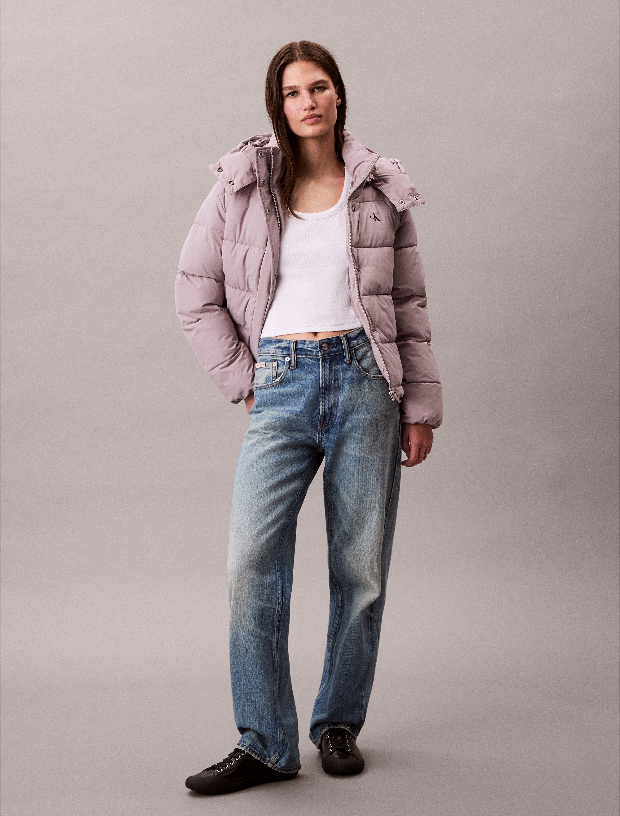Calvin Klein Jeans Steppjacke MATTE MONOLOGO MW SHORT PUFFER Mit Rundhalsausschnitt, regular fit