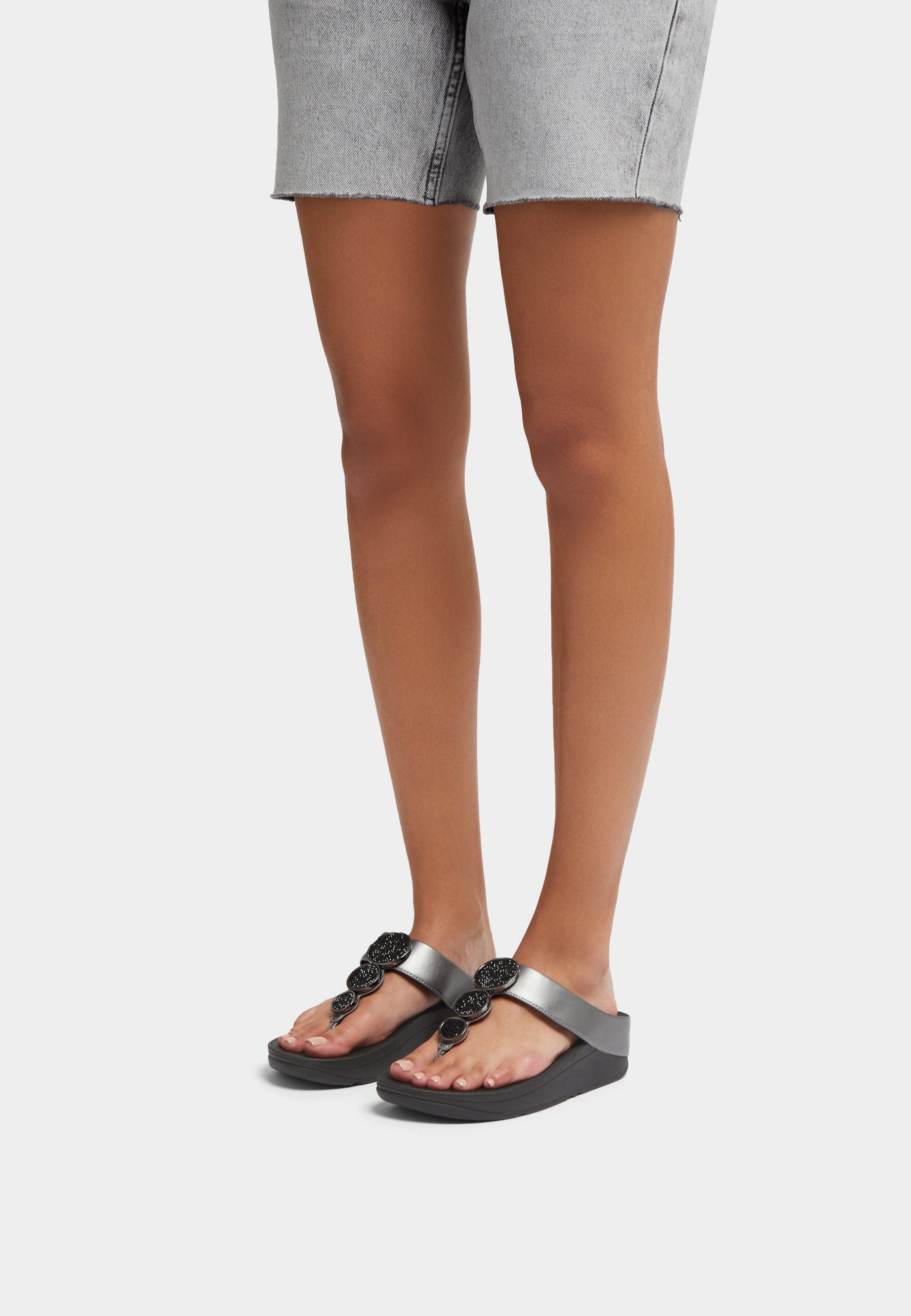 Fitflop HALO BEAD-CIRCLE METALLIC TOE-POST SANDALS Dianette Pool Slides, Pantolette mit dämpfender Zwischensohlentechnologie