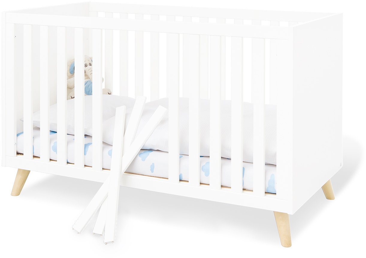 Pinolino® Babyzimmer-Komplettset »Move«, (Set, 3-St), extrabreit groß, mit Kinderbett, Schrank und Wickelkommode, Made in Europe-HomeTrends