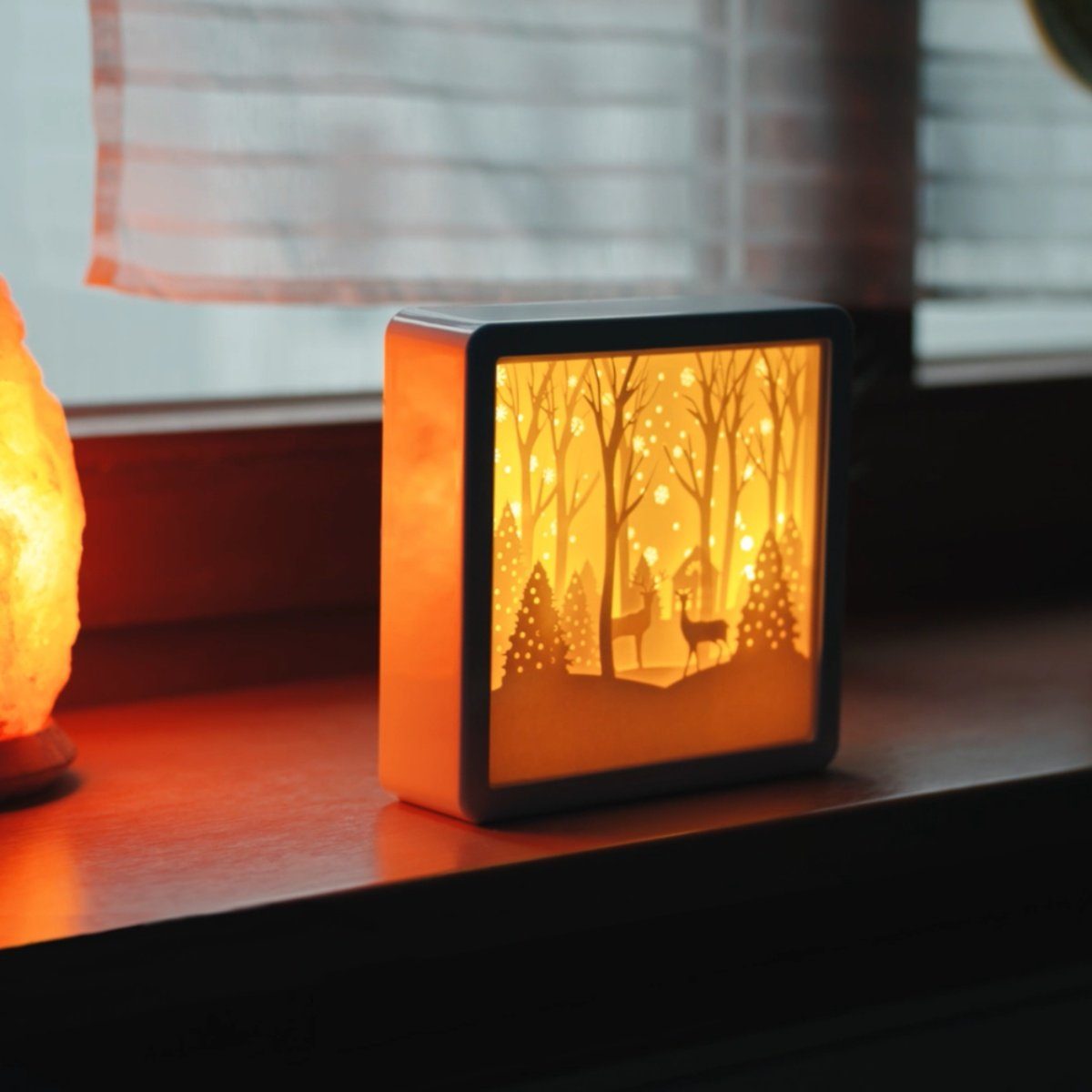 CiM LED Lichtbox 3D Papercut 16x5x16cm, SQUARE- kabellose Snowy Woodland, fest Dekoration Warmweiß, Shadowbox, Nachtlicht, Wohnaccessoire, integriert, LED