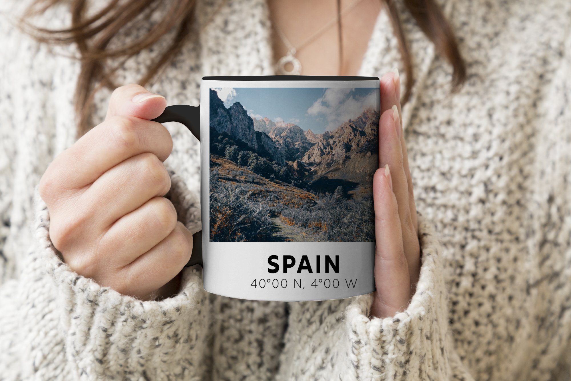 Geschenk Keramik, Tasse - Kaffeetassen, - MuchoWow Spanien Teetasse, Farbwechsel, Berge Sommer, Zaubertasse,