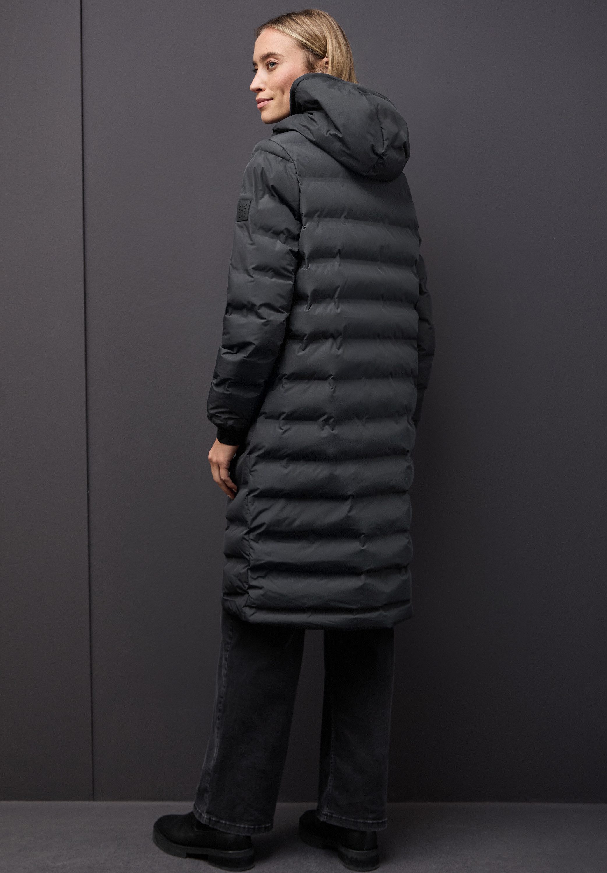 STREET ONE Steppjacke Damenmantel mit Kapuze und geklebten Nähten
