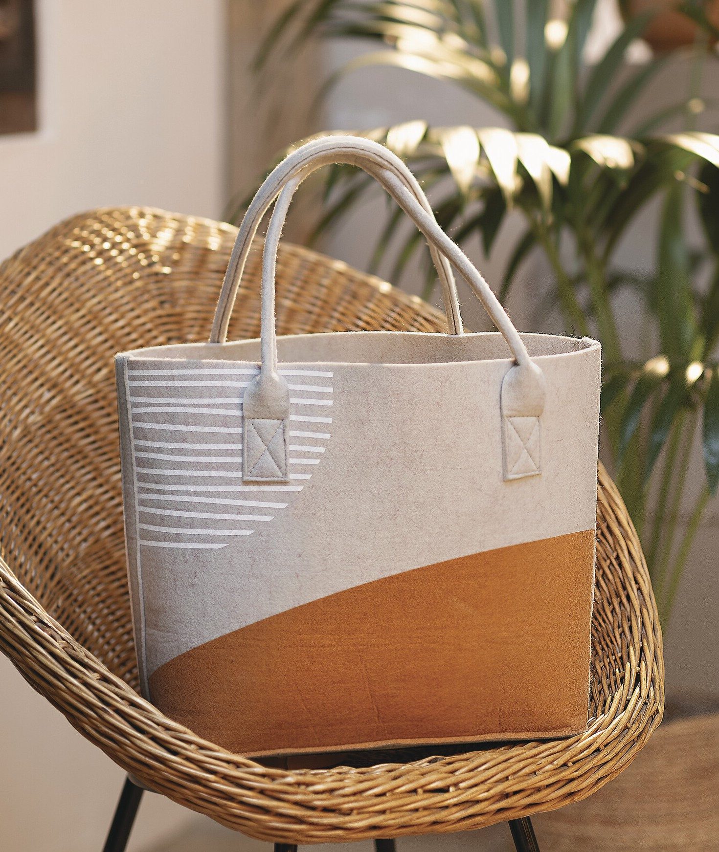 Dekoleidenschaft Shopper "Beige" aus Filz, bedruckt, große Einkaufstasche, Filztasche, Tasche, Tragetasche, Damentasche, Schultertasche, Shopping & Freizeit Bag