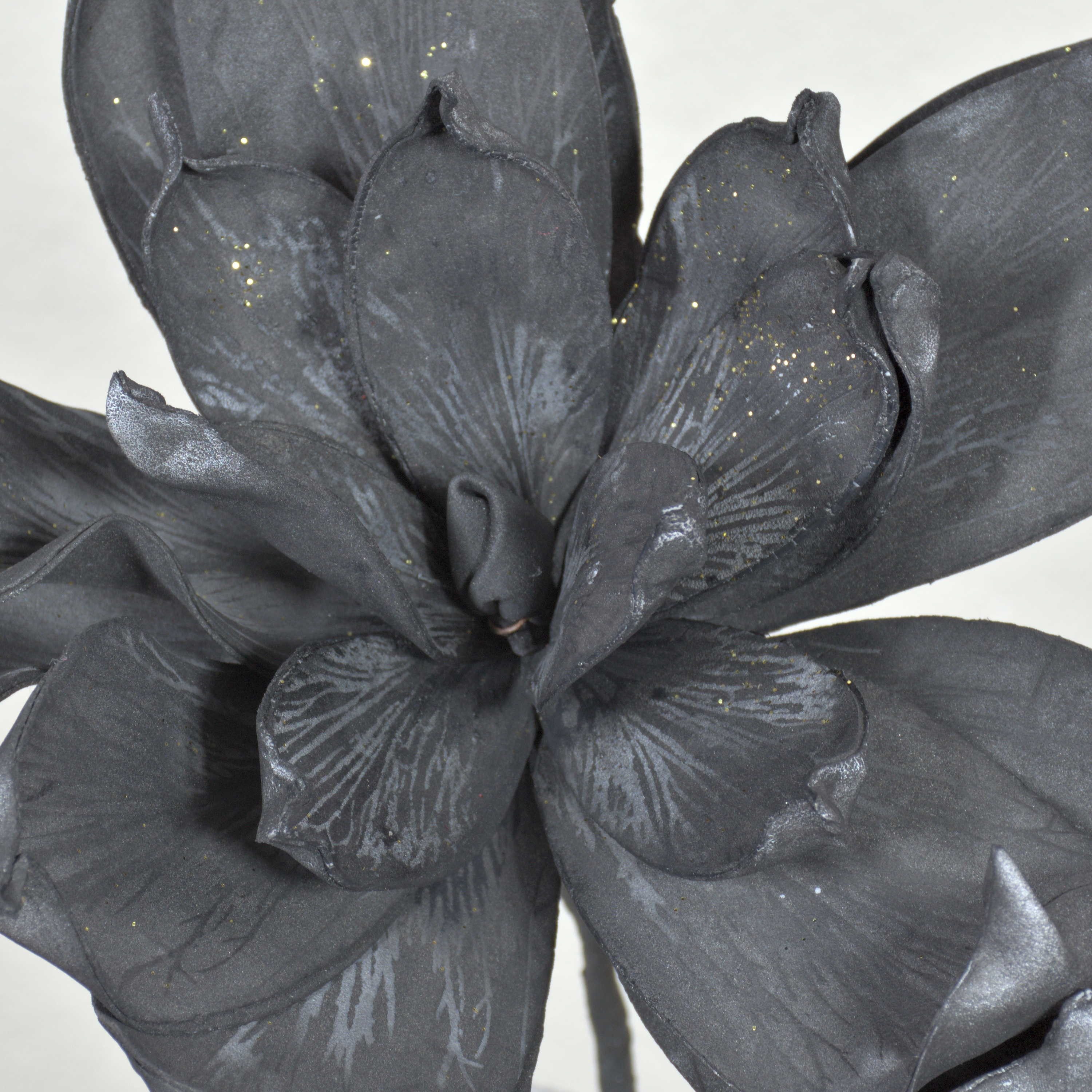 Kunstblume Künstliche Magnolie AMILIE, Glitzer, schwarz, 30cm, Ø26cm Magnolie, artplants, Höhe 30.0 cm – Bild 2 von 4