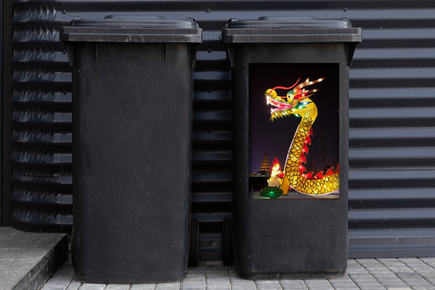 Drache mit Mülltonne, Container, Abfalbehälter Chinesischer St), (1 MuchoWow Nacht Sticker, Licht Mülleimer-aufkleber, der Wandsticker in