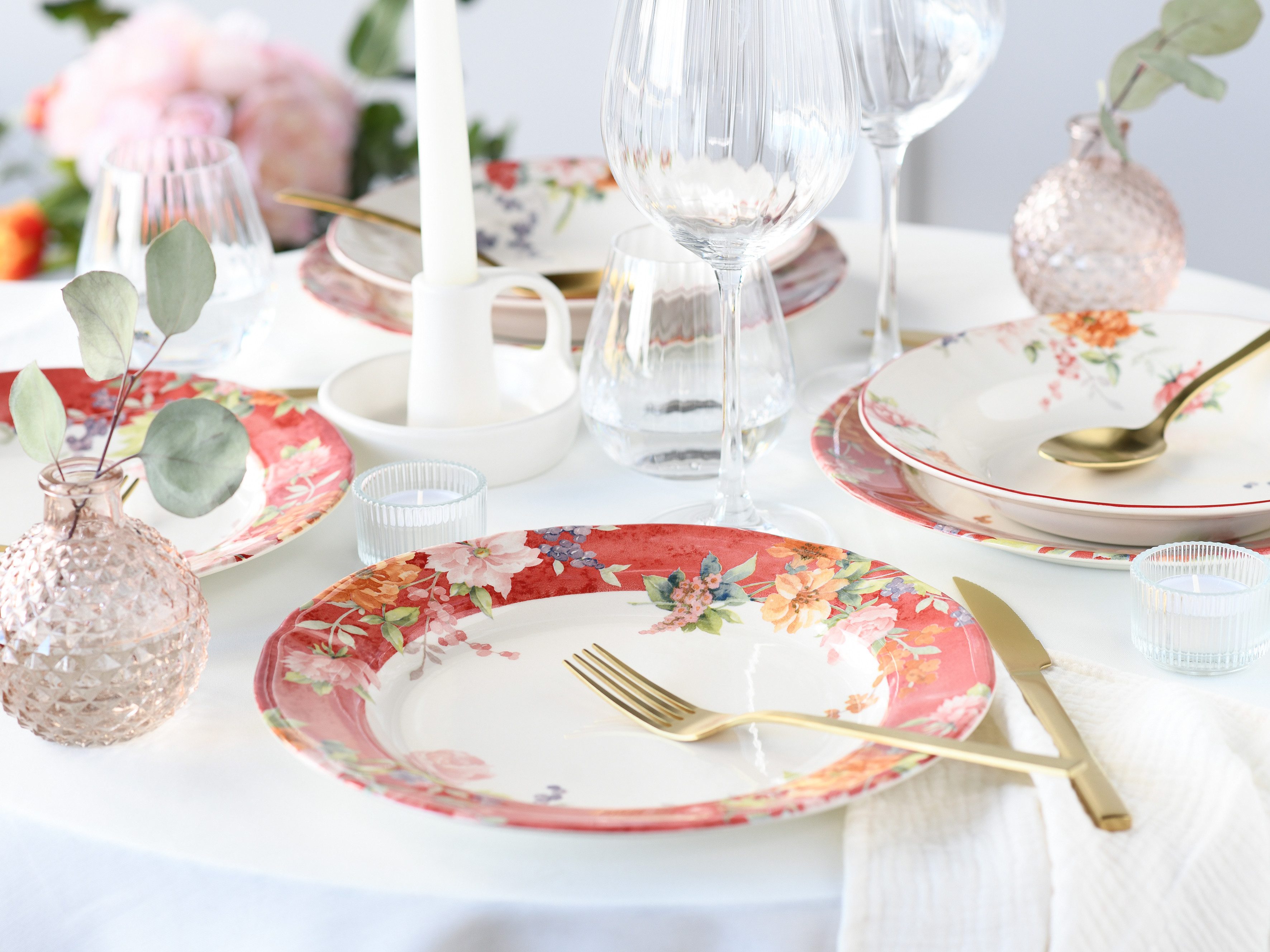 CreaTable Tafelservice Crimson Bunt, Service 12-tlg. (12-tlg), 6 Personen, Steingut, Teller Set, Blütendekor, Designklassiker