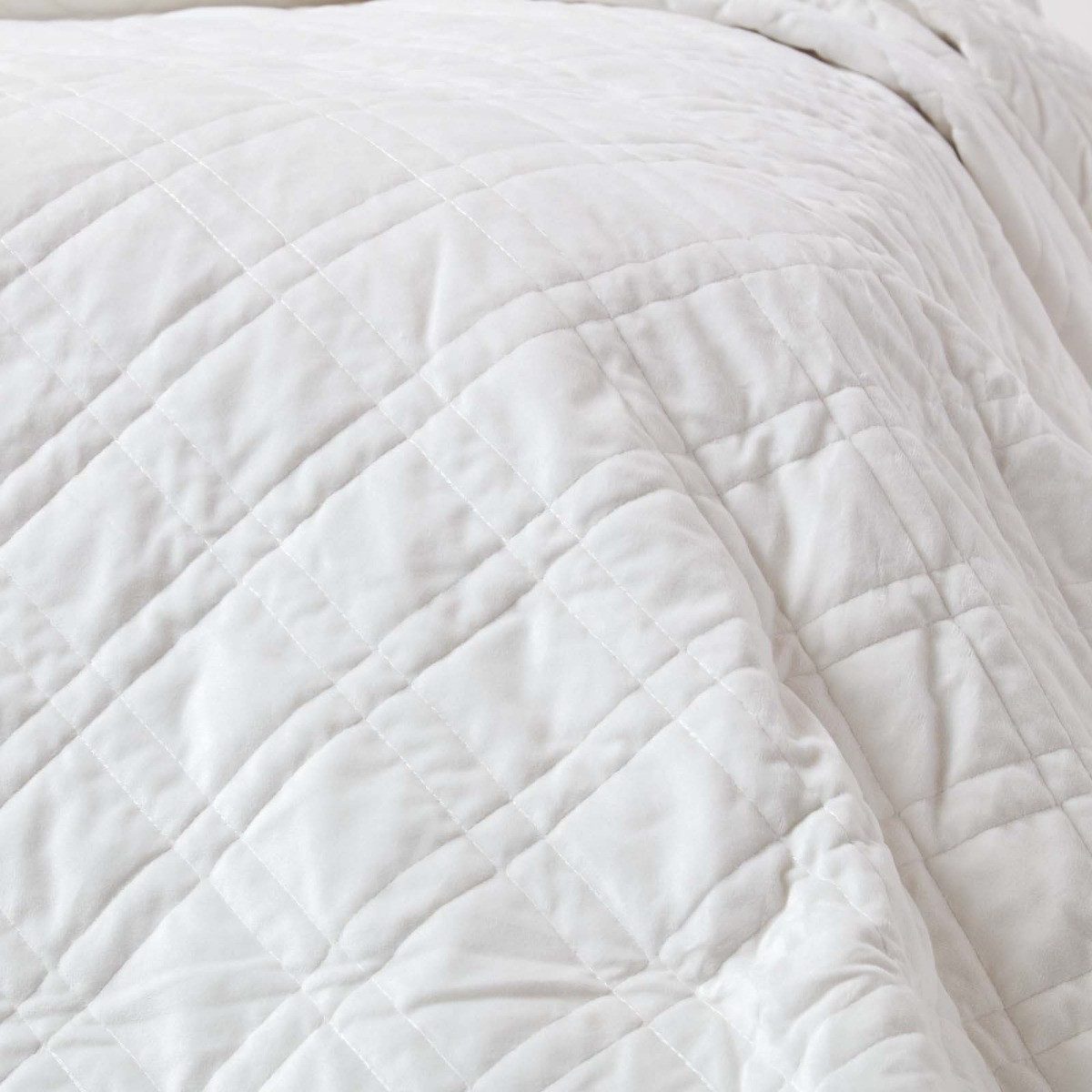 Plaid Cremefarbene, samtweiche Tagesdecke mit Diamantmuster, 200cm x 200cm, Homescapes