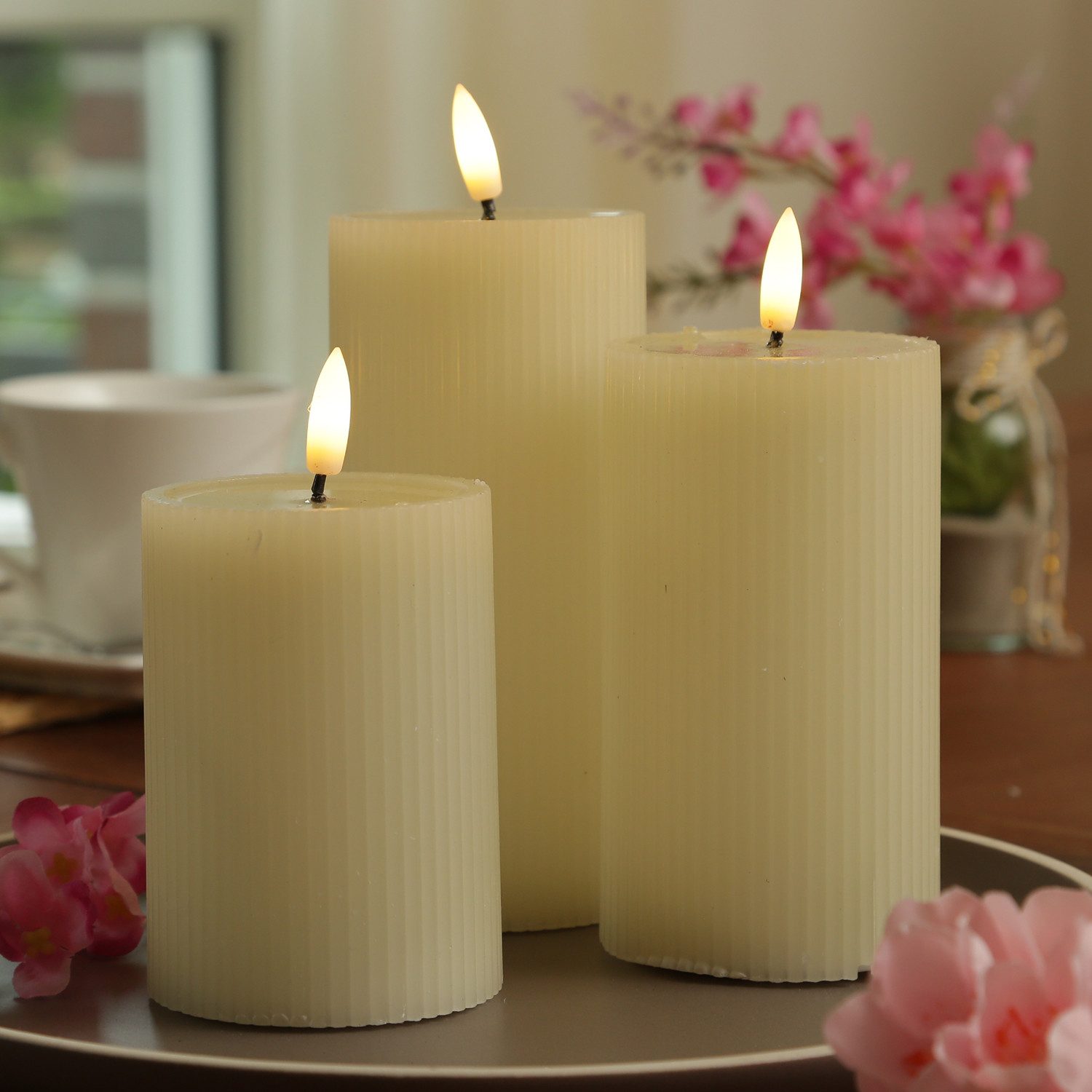 MARELIDA LED-Kerze Liv Echtwachs gerillt mit Rillen flackernd H: 18cm Timer creme, LED Classic, warmweiß (2100K bis 3000K)