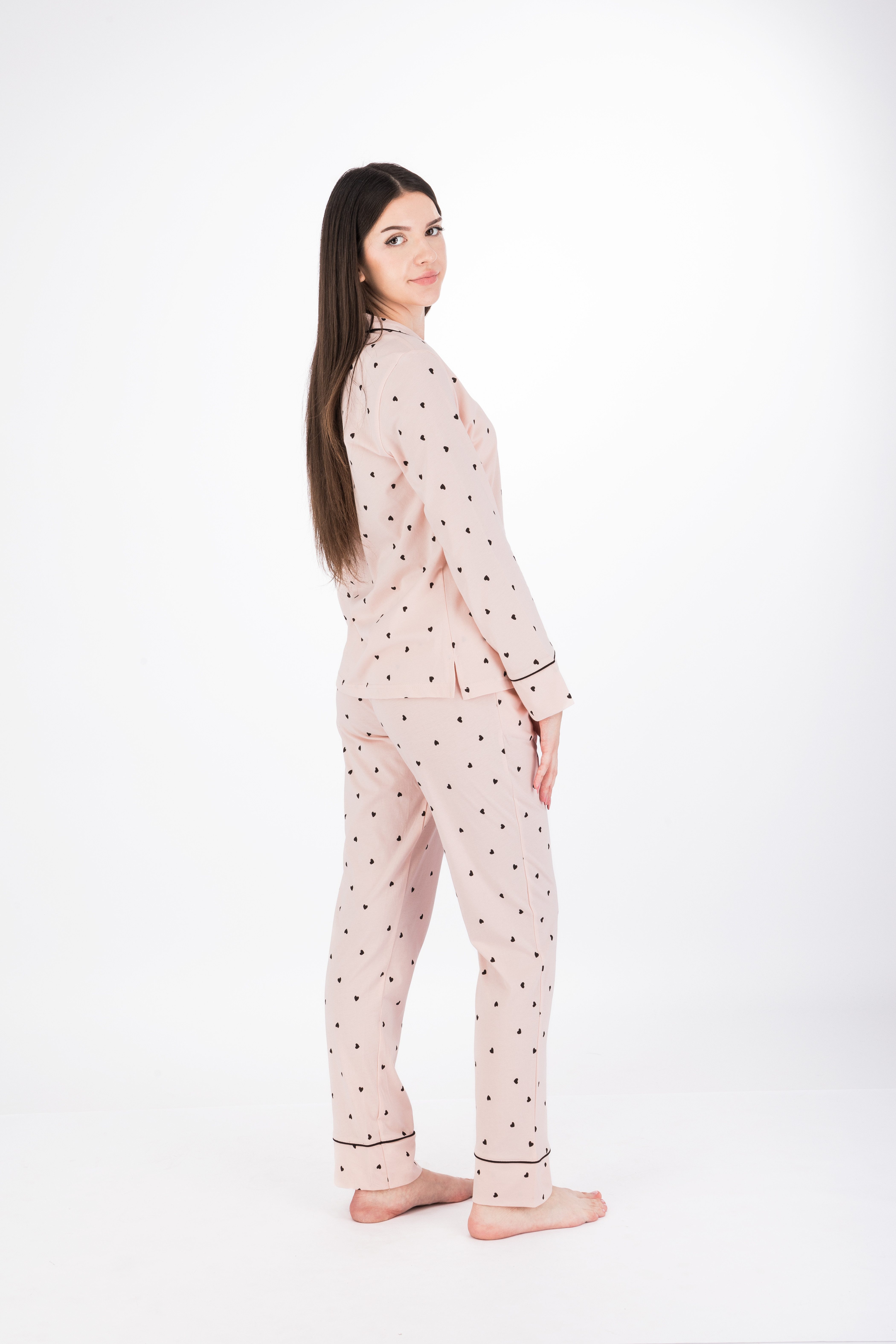SNOOZE OFF Pyjama Schlafanzug in zartem rosa-beige mit schwarzen Herzen (2 tlg., 1 Stück) und Kontrastpaspeldetails