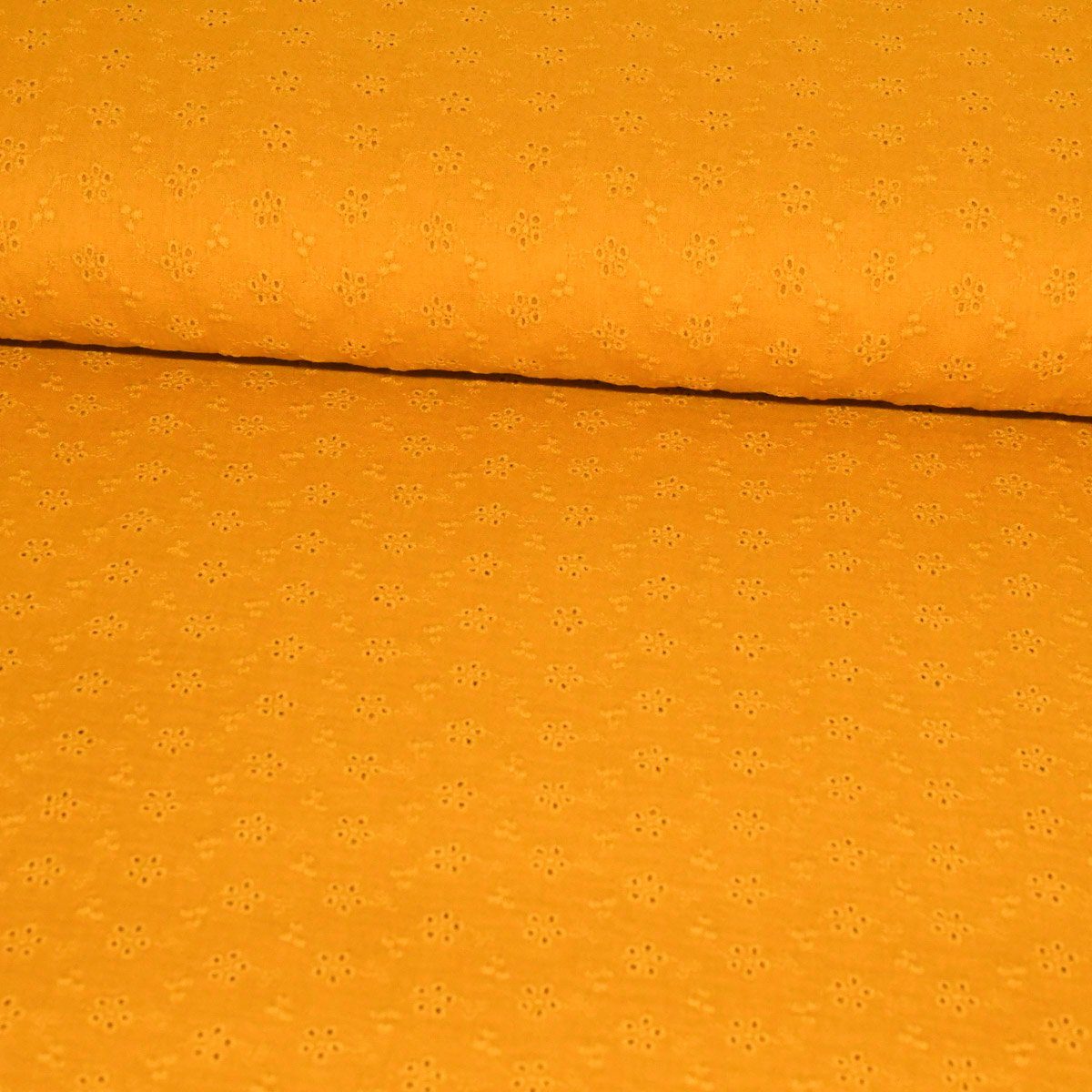 SCHÖNER LEBEN. Stoff Musselin Meterware Baumwolle Lochstickerei Blumen Ranken ocker 120cm, bestickt
