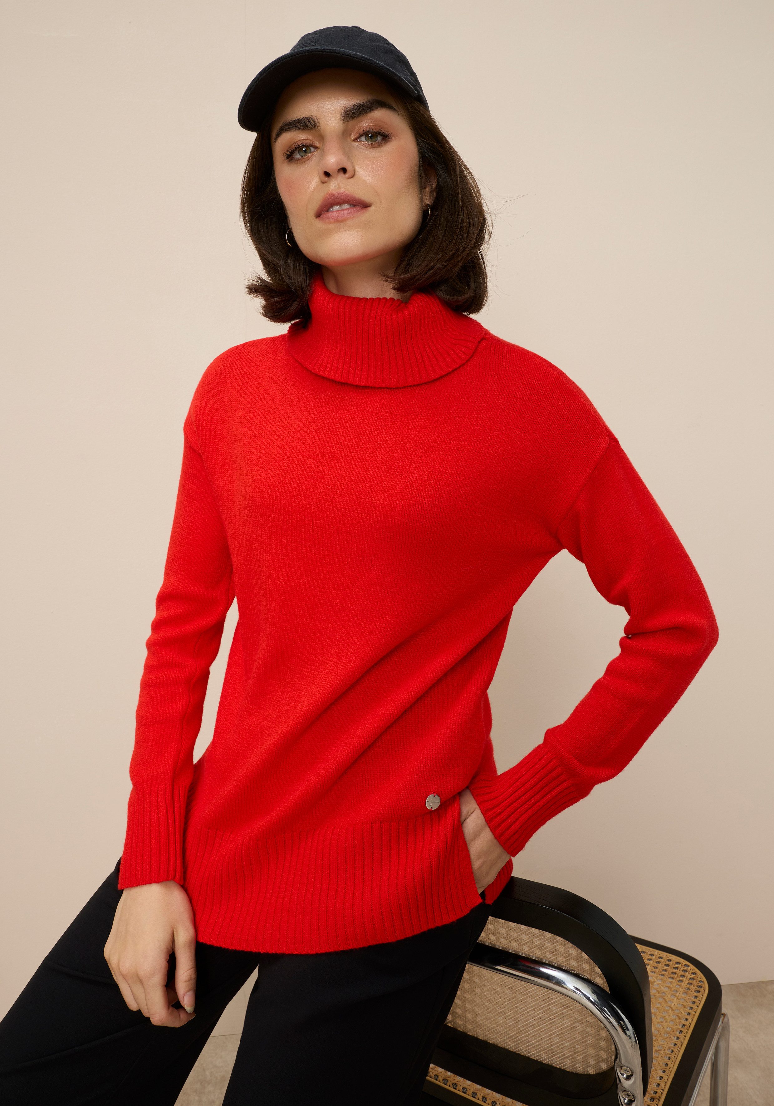 Tamaris Rollkragenpullover in lässiger Form mit seitlichen Schlitzen