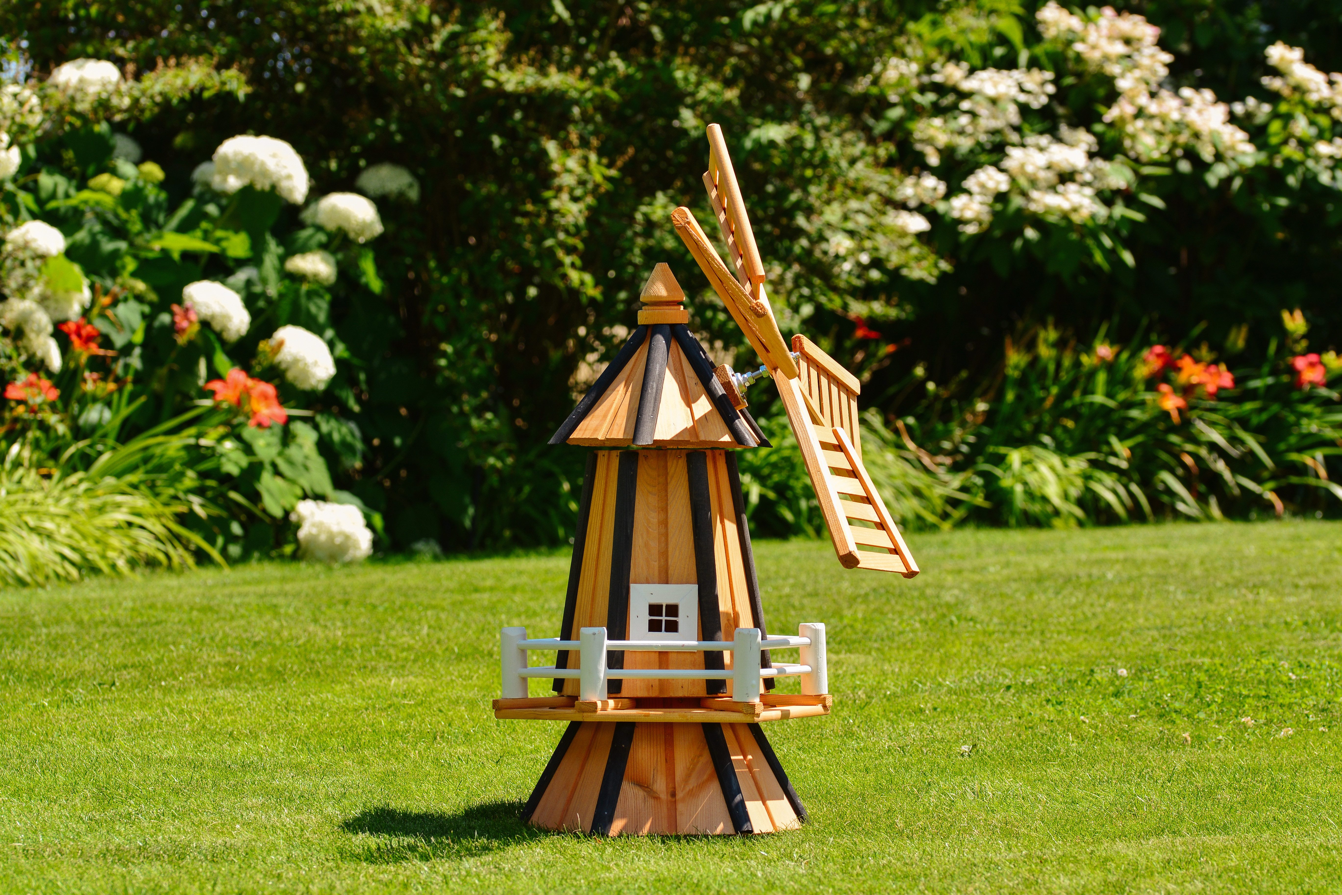 DSH DEKO SHOP HANNUSCH Gartenfigur Kleine Holzwindmühle – Höhe 77 cm – Bild 4 von 5