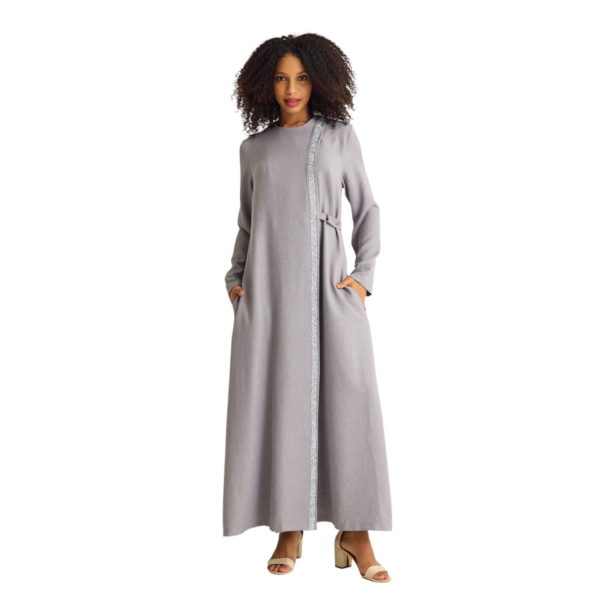 fashionshowcase Tunikakleid Abaya Kleid mit Schmuckdetails – Modest Fashion Steindetails und Kordeldetail, figurschmeichelnder Schnitt