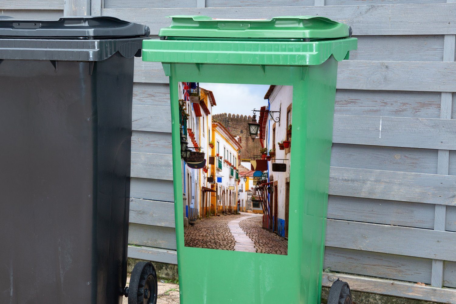 von Obidos MuchoWow Container, St), (1 Sticker, Straßen Mülltonne, Wandsticker Abfalbehälter Die Mülleimer-aufkleber,