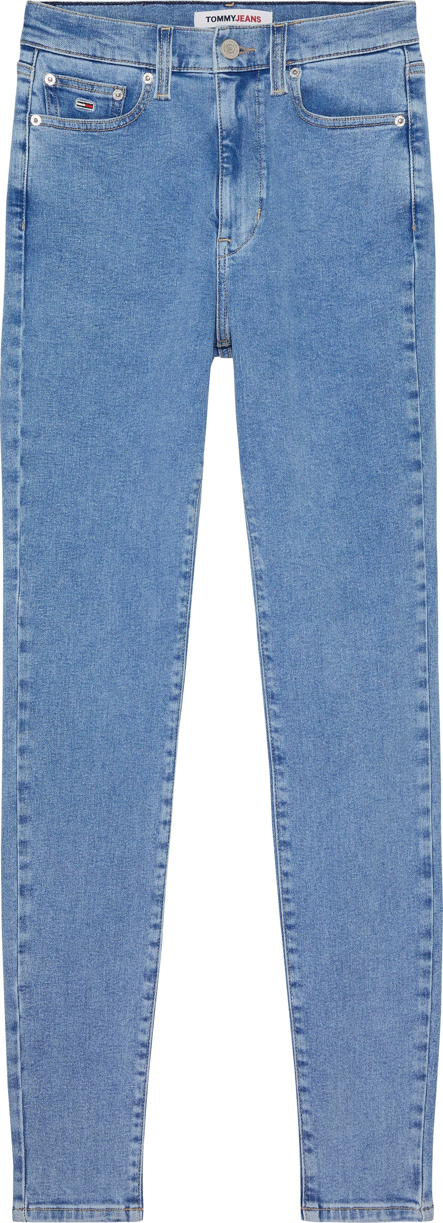 Tommy Jeans Skinny-fit-Jeans Jeans SYLVIA HR SSKN CG4 mit Logobadge und Labelflags light denim1