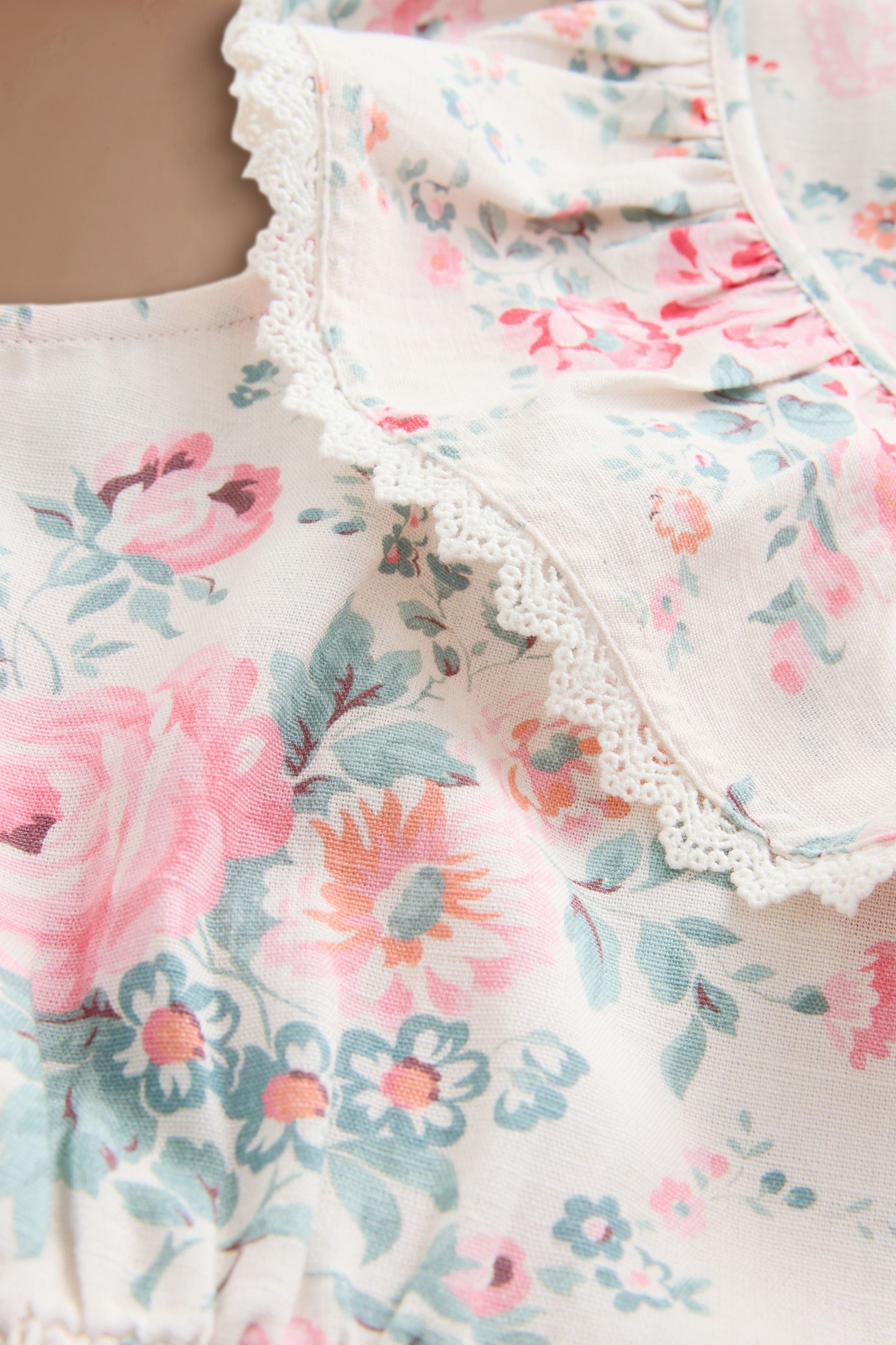 Cath Kidston Midikleid Cath Kidston Hackney Rose Midikleid mit Rüschen (1-tlg)