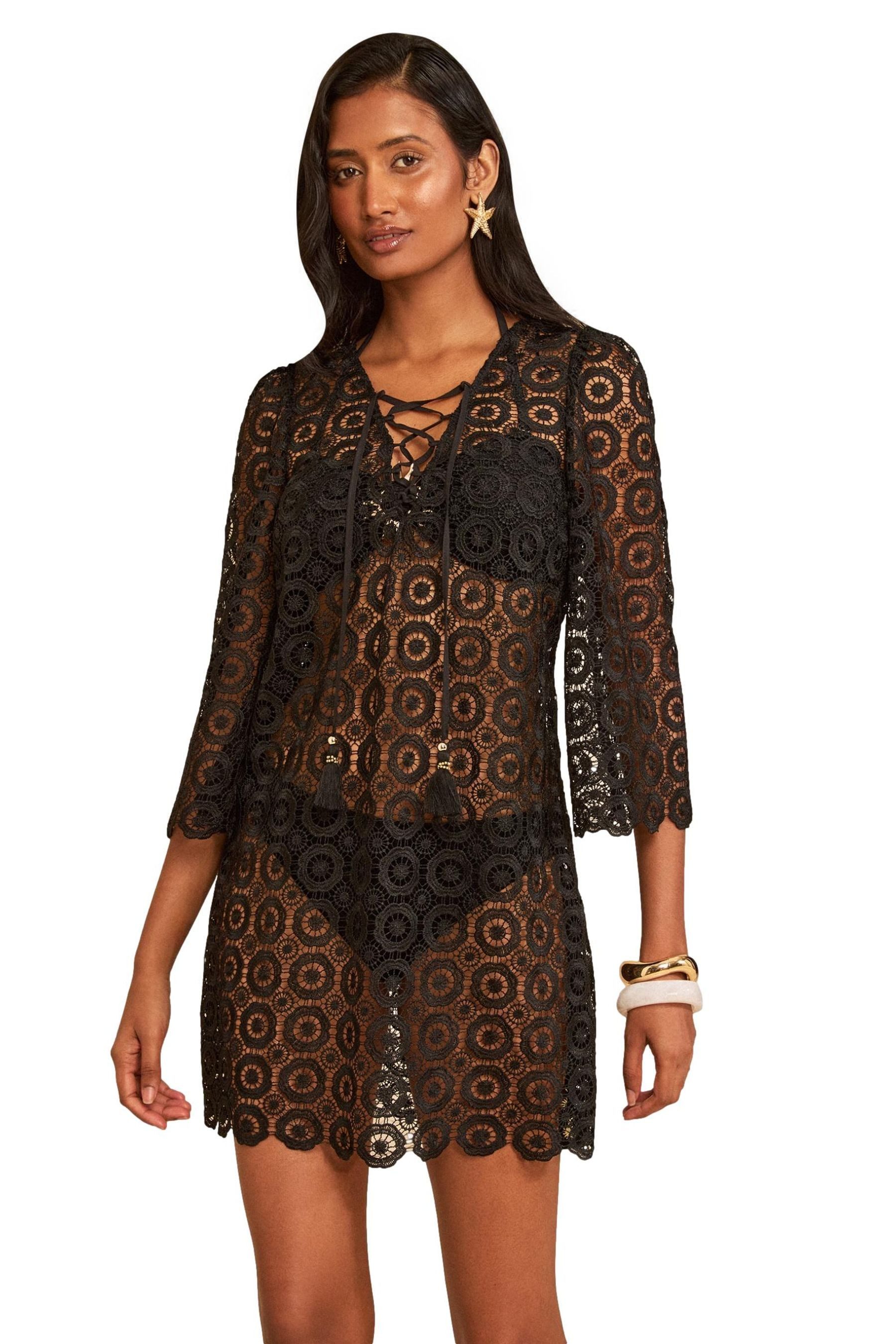 Strandkleid Love & Roses gehäkelter Kaftan mit Bindedetail